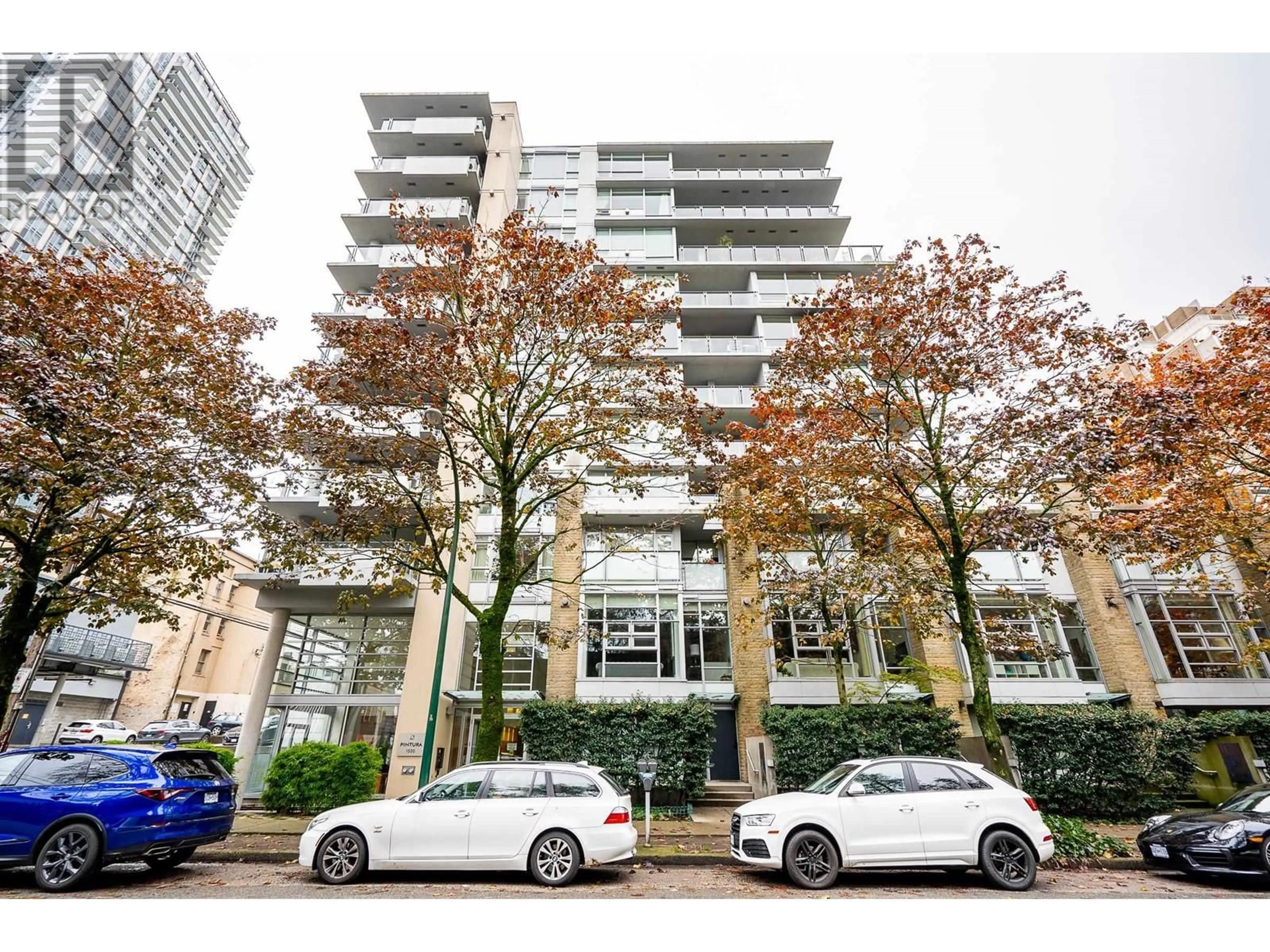 A pic from outside/outdoor area/front of a property/back of a property/a pic from drone, street for 805 - 1530 8TH AVENUE, Vancouver British Columbia V6J5M6