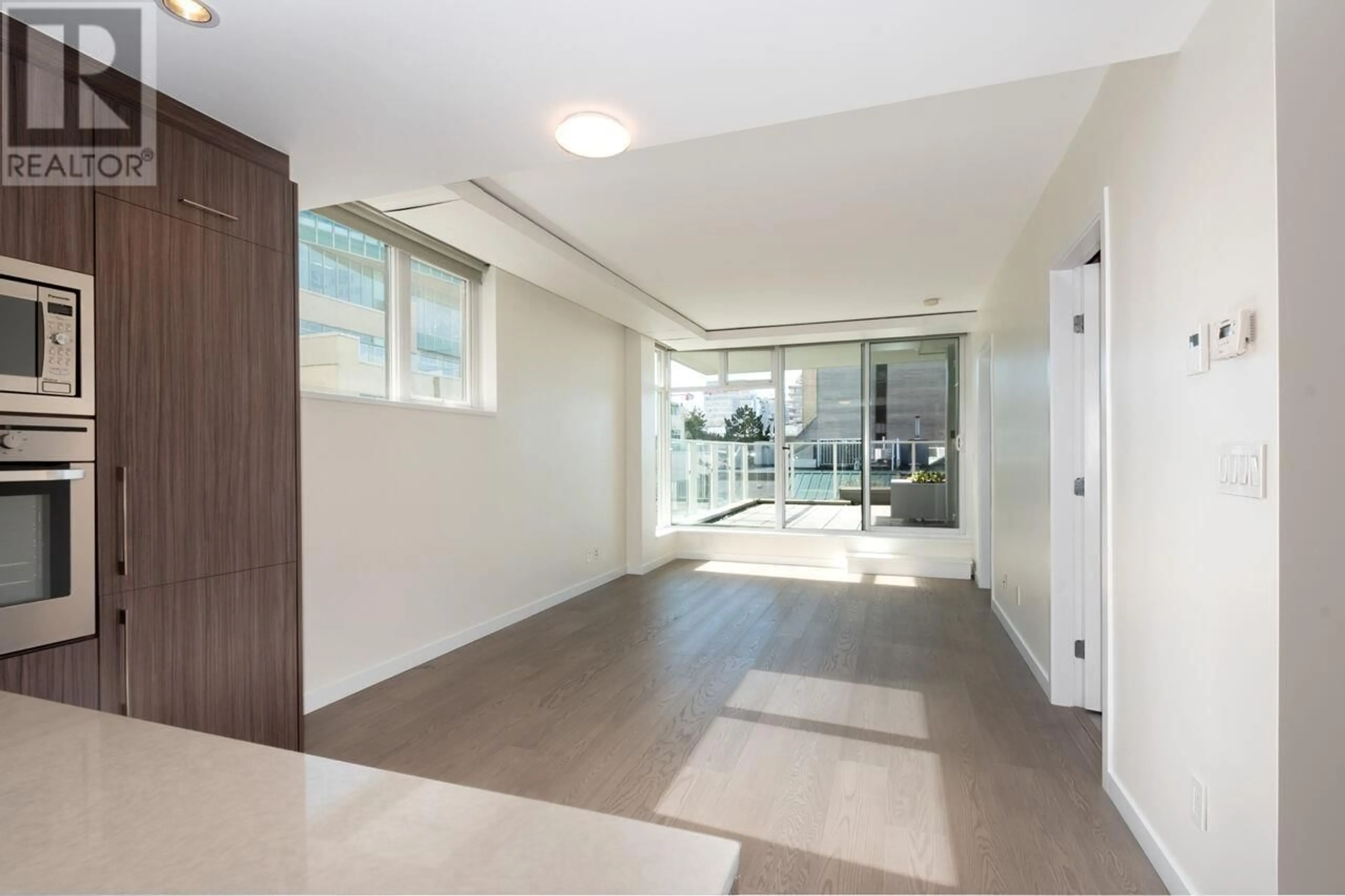 Indoor foyer for 601 - 728 8TH AVENUE, Vancouver British Columbia V5Z0B8
