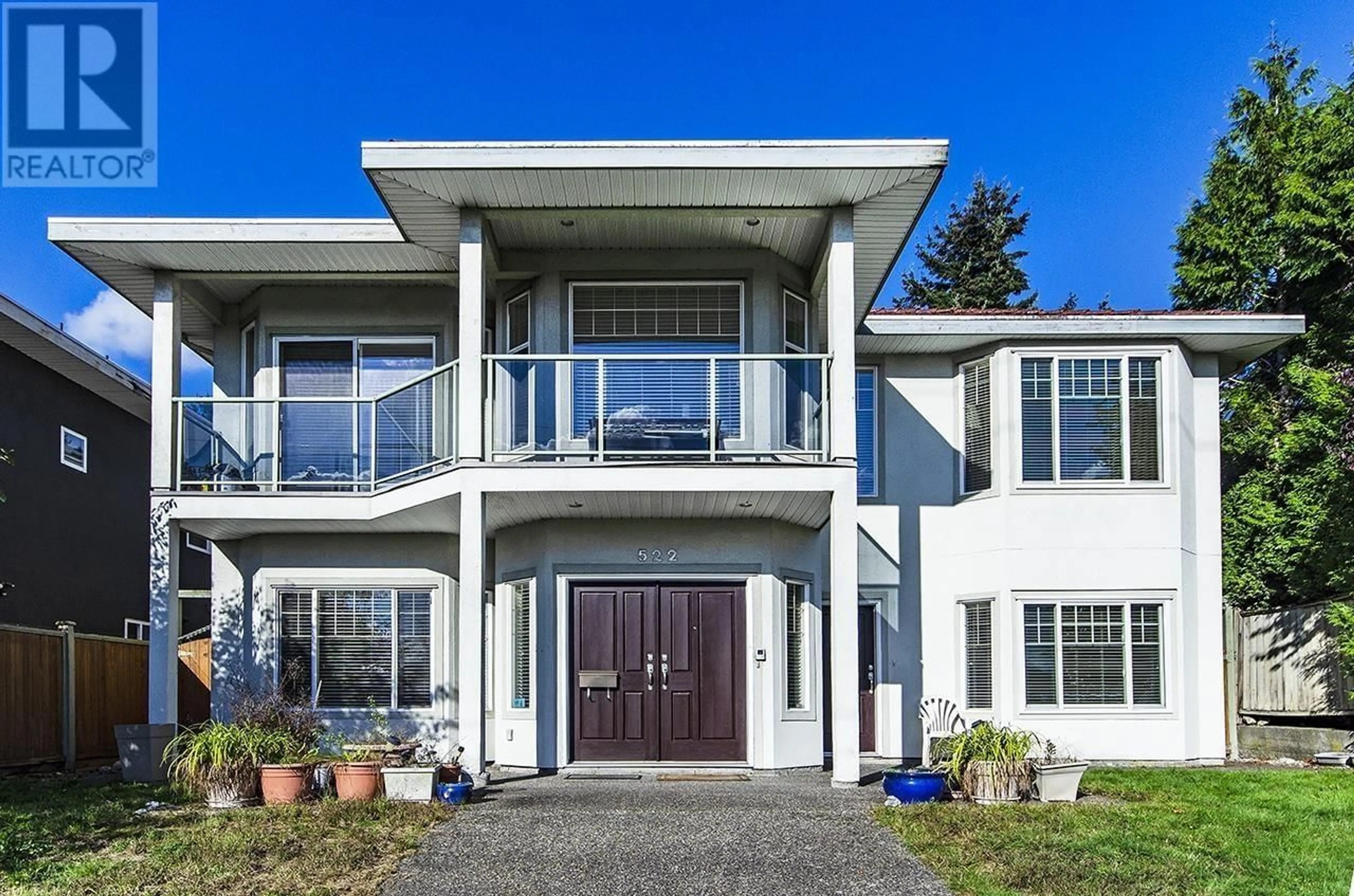 Home with vinyl exterior material, street for 522 4TH STREET, North Vancouver British Columbia V7L1J6