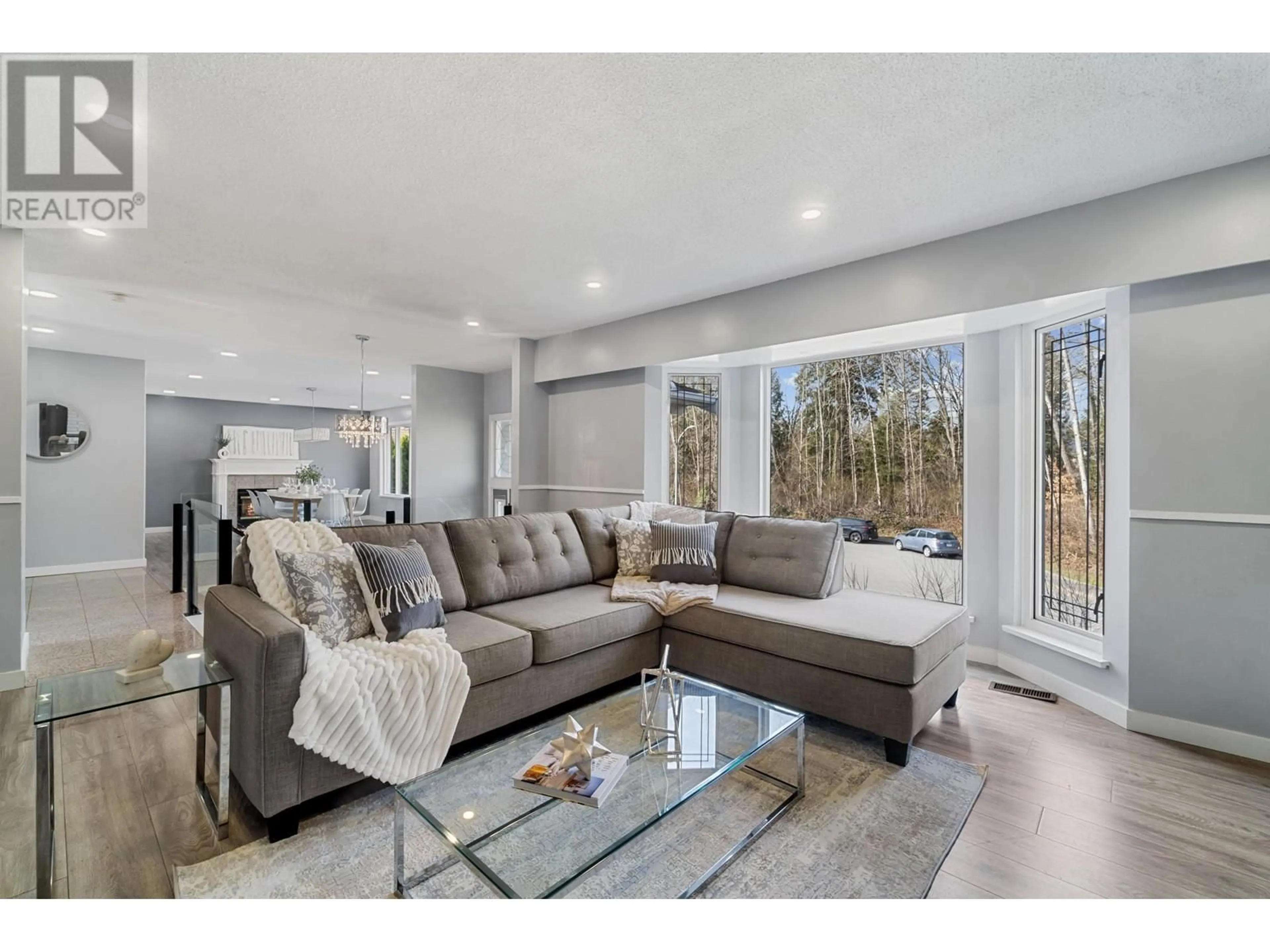 Living room with furniture, unknown for 9152 KLENNER DRIVE, Burnaby British Columbia V3N4E8