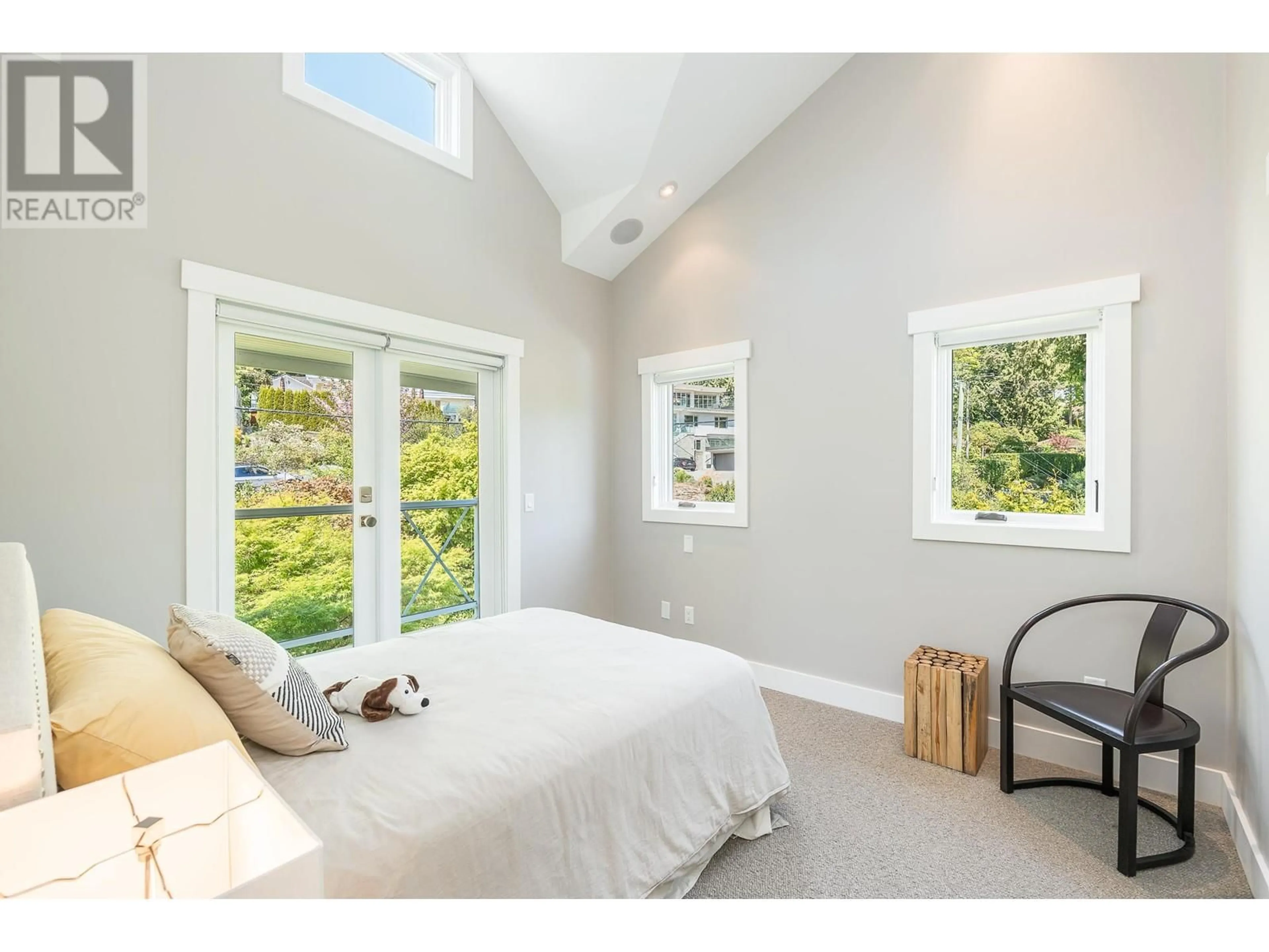 Bedroom with bed, unknown for 4710 PICCADILLY SOUTH, West Vancouver British Columbia V7W1E4