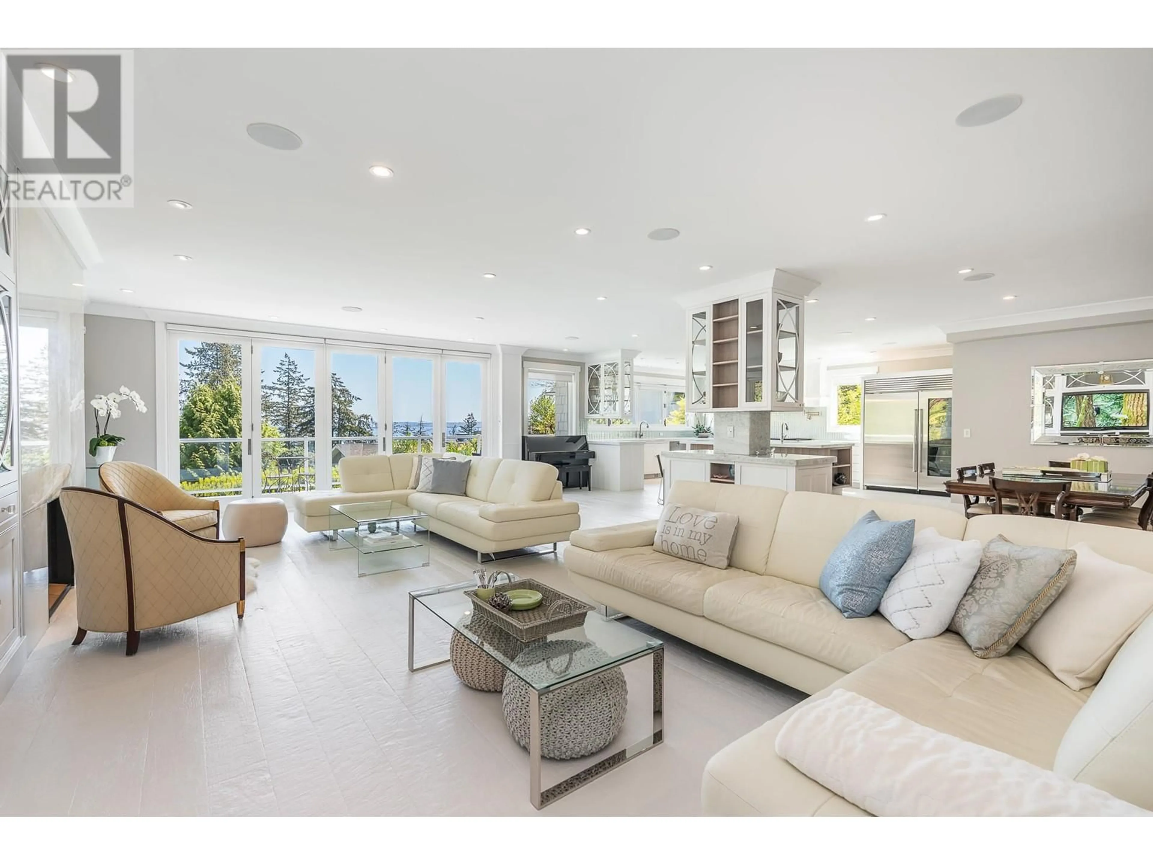 Living room with furniture, unknown for 4710 PICCADILLY SOUTH, West Vancouver British Columbia V7W1E4
