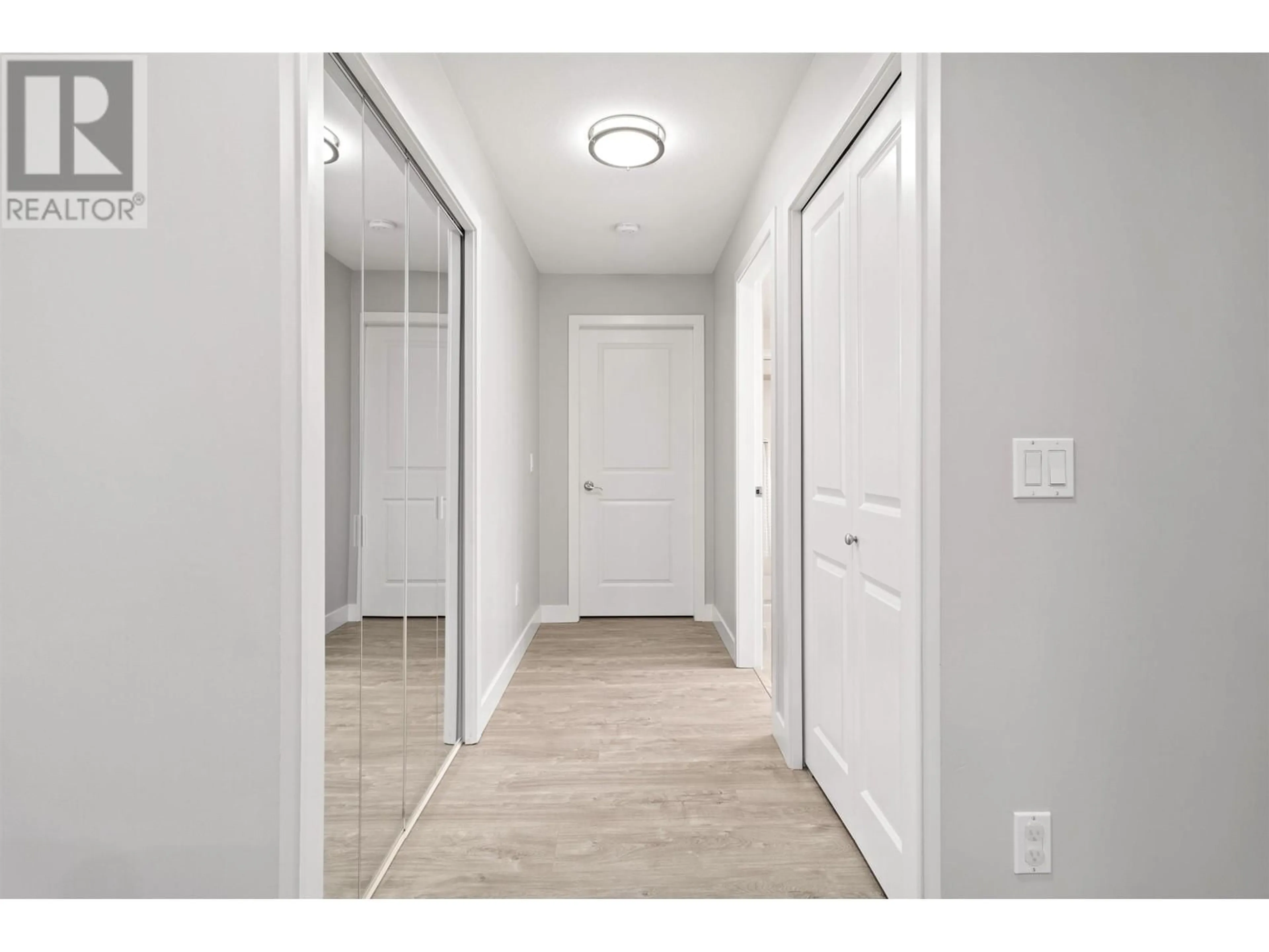 Indoor entryway for 204 - 285 NEWPORT DRIVE, Port Moody British Columbia V3H5J6