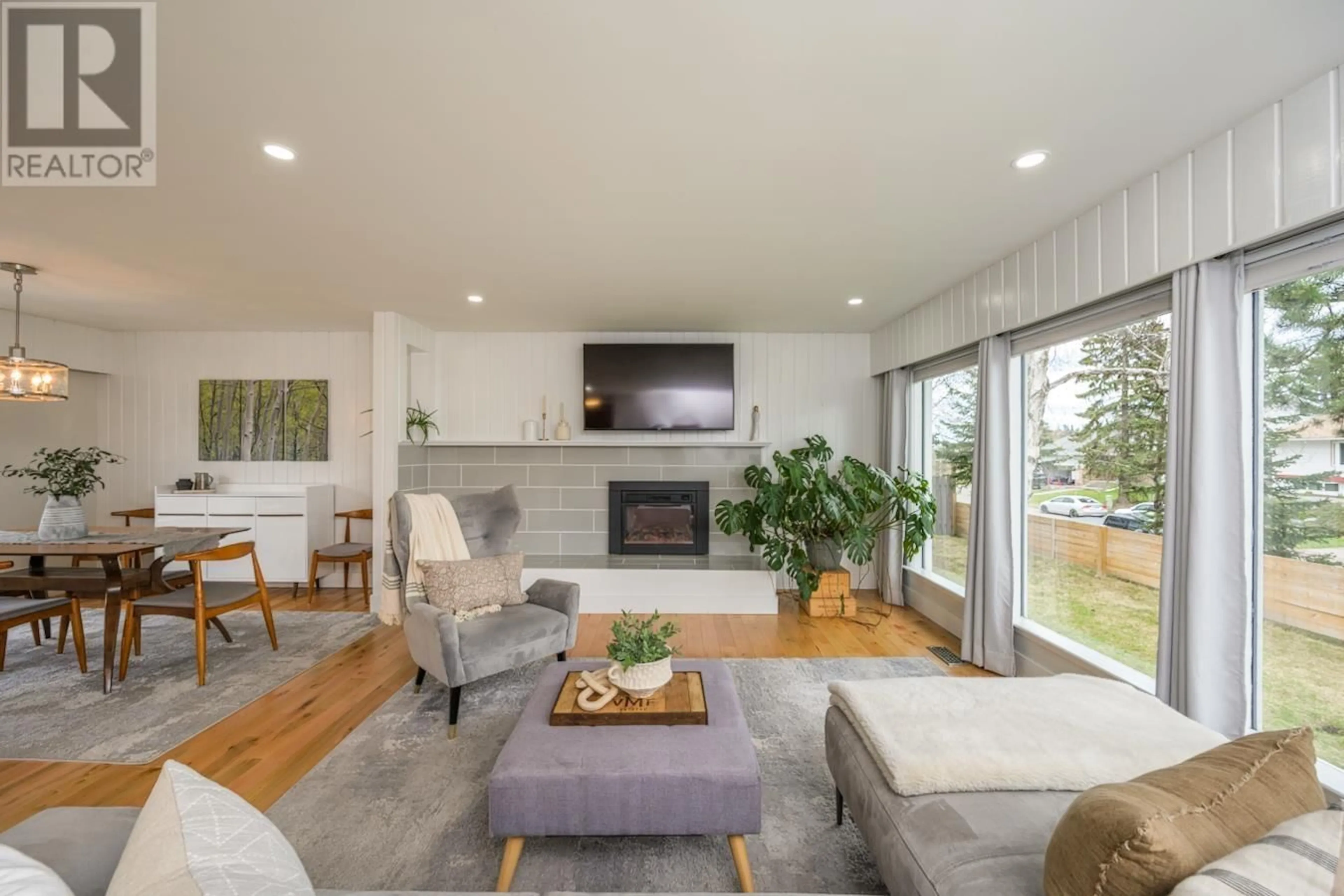 Living room with furniture, wood/laminate floor for 1617 EDMONTON STREET, Prince George British Columbia V2M1X5