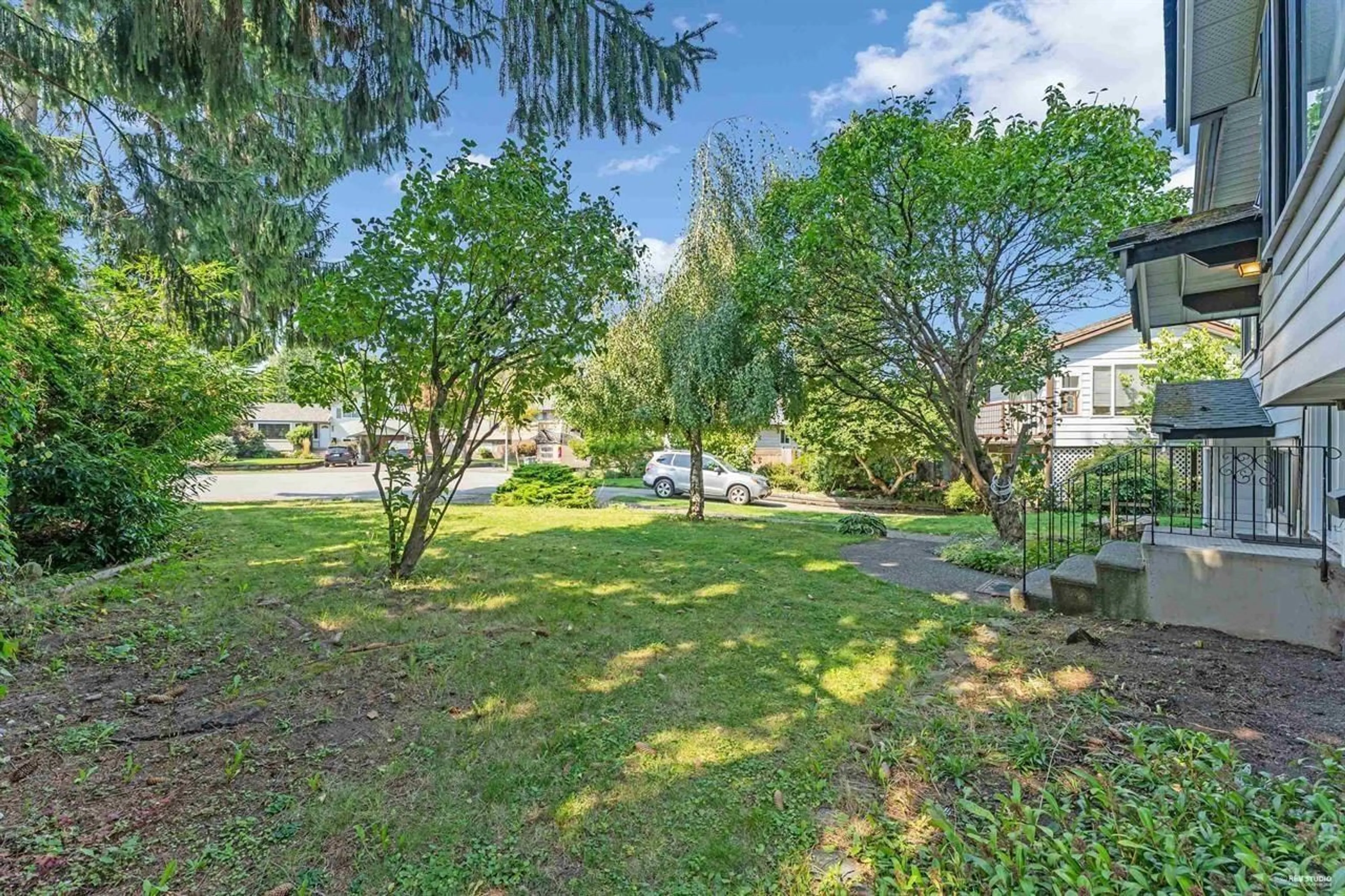 Patio, water/lake/river/ocean view for 7350 141, Surrey British Columbia V3W7L1