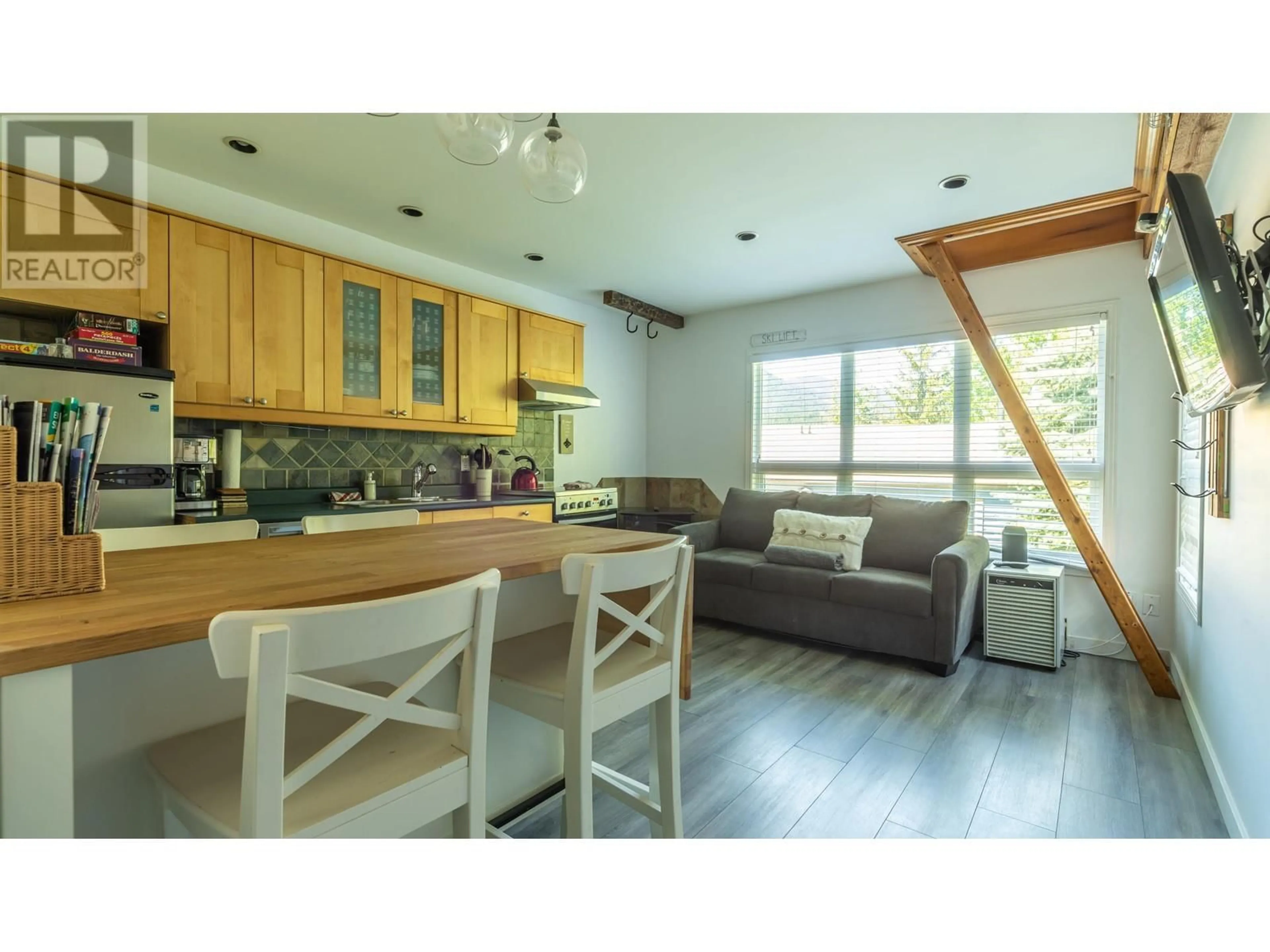 Open concept kitchen, wood/laminate floor for 1 - 2134 SARAJEVO DRIVE, Whistler British Columbia V8E0B5