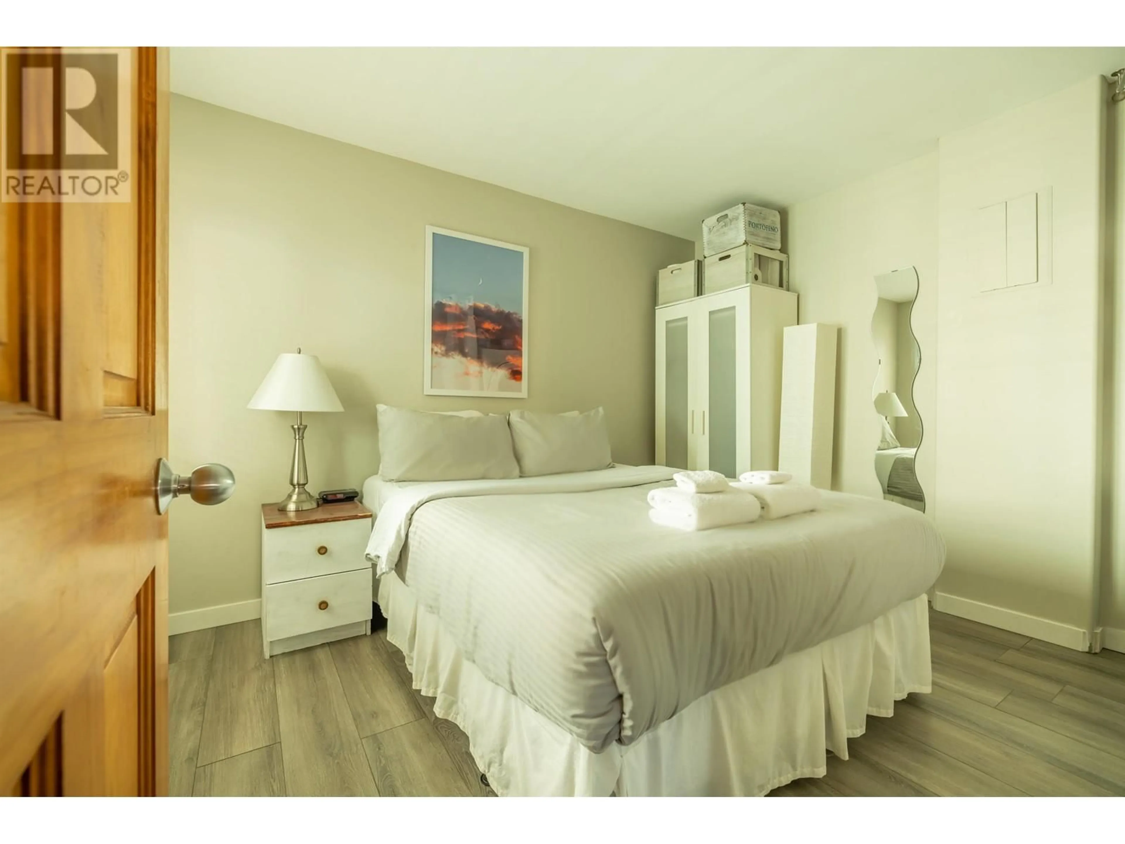 Bedroom with bed, wood/laminate floor for 1 - 2134 SARAJEVO DRIVE, Whistler British Columbia V8E0B5