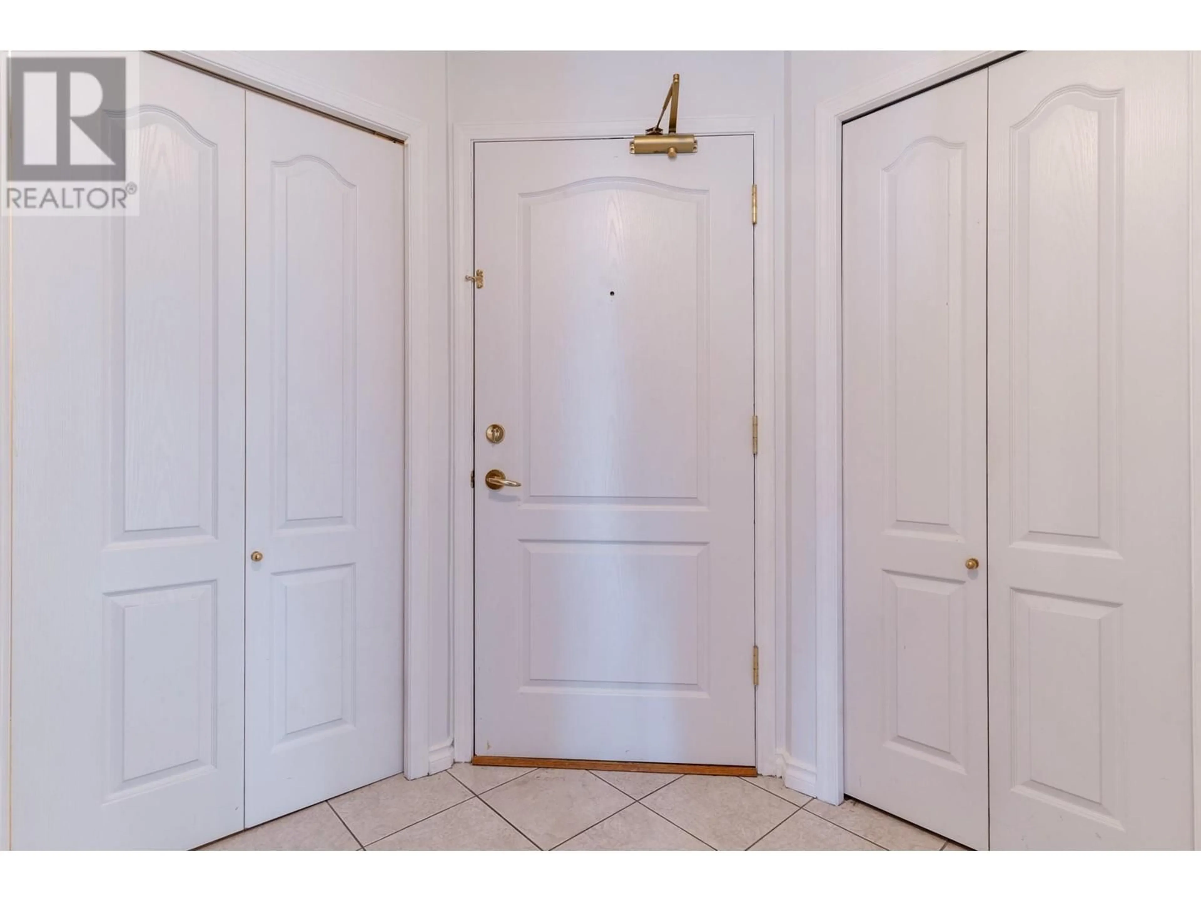 Indoor entryway for 203 - 2559 PARKVIEW LANE, Port Coquitlam British Columbia V3C6M1