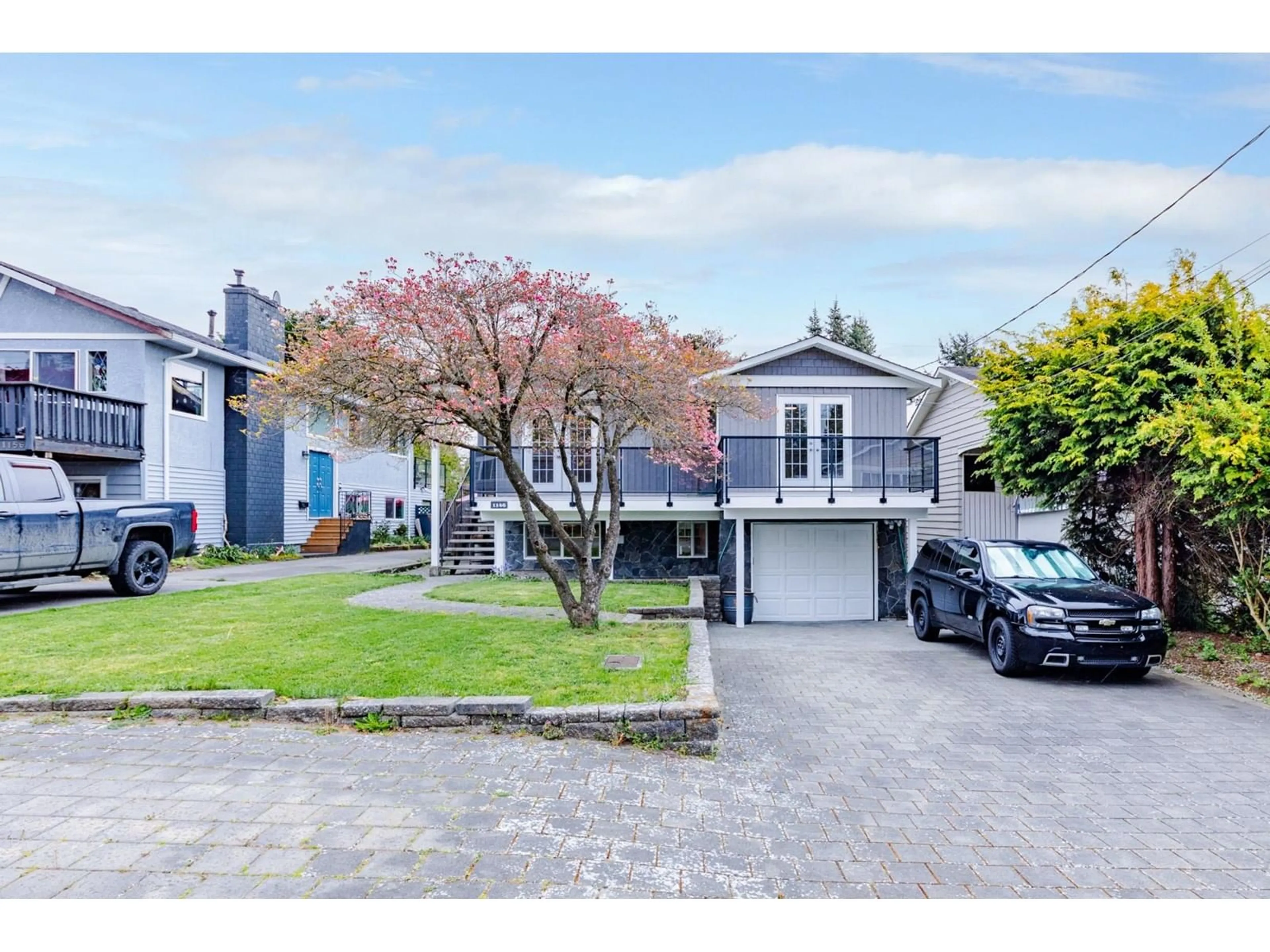 A pic from outside/outdoor area/front of a property/back of a property/a pic from drone, street for 1146 KEIL, White Rock British Columbia V4B4W1