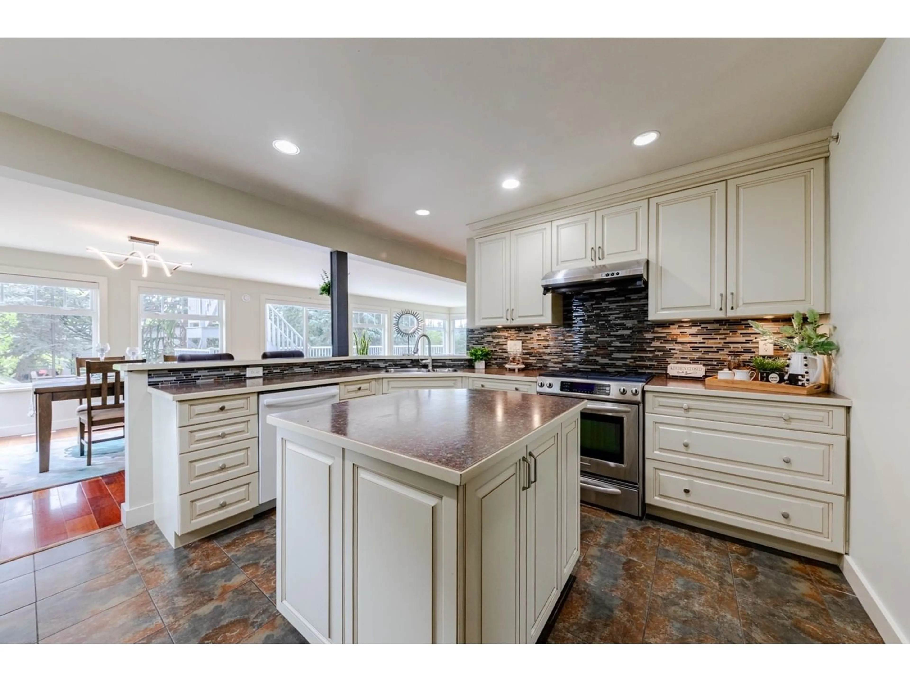 Open concept kitchen, ceramic/tile floor for 1146 KEIL, White Rock British Columbia V4B4W1