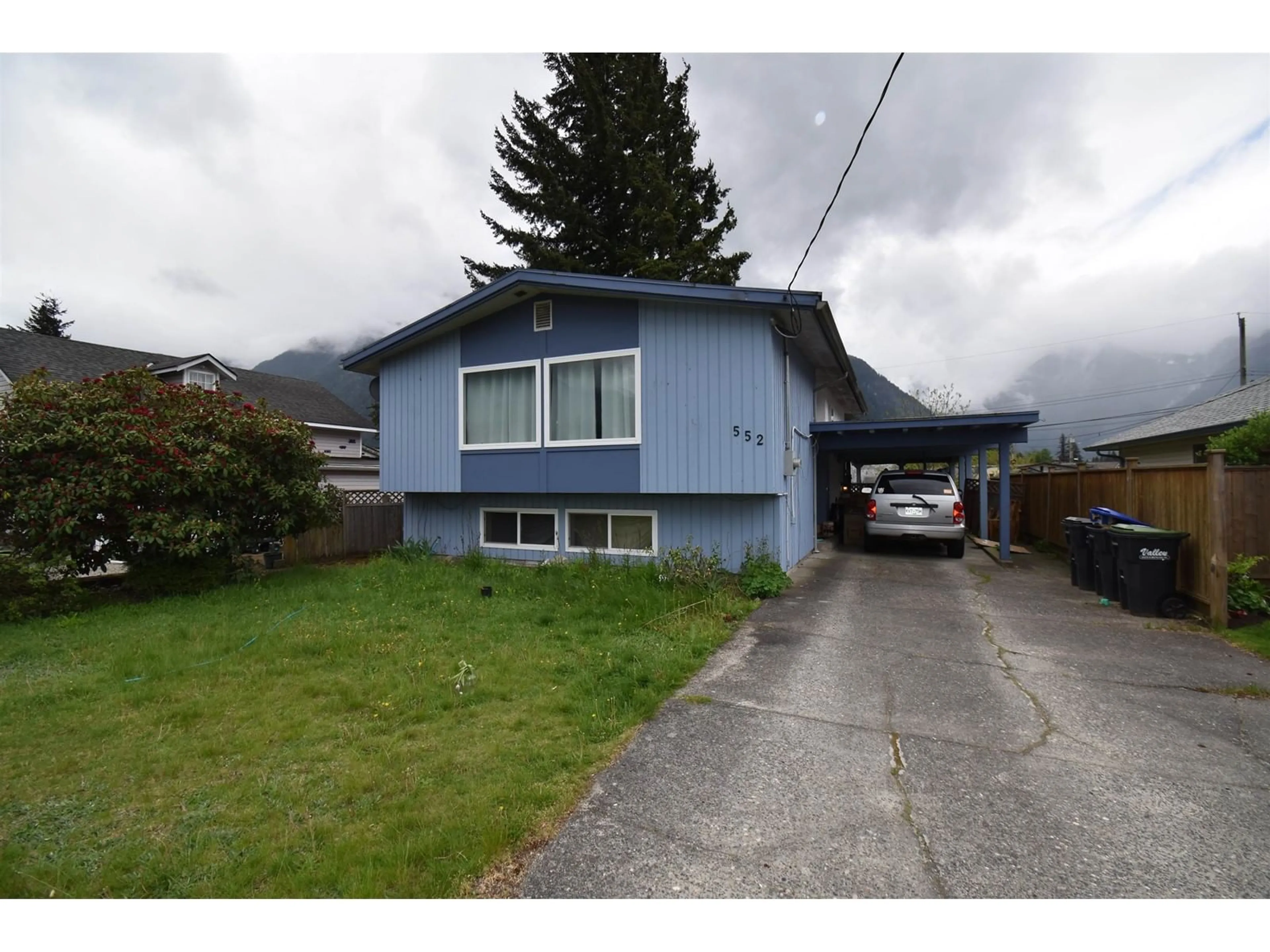 Home with vinyl exterior material, street for 552 RUPERT STREET, Hope British Columbia V0X1L0