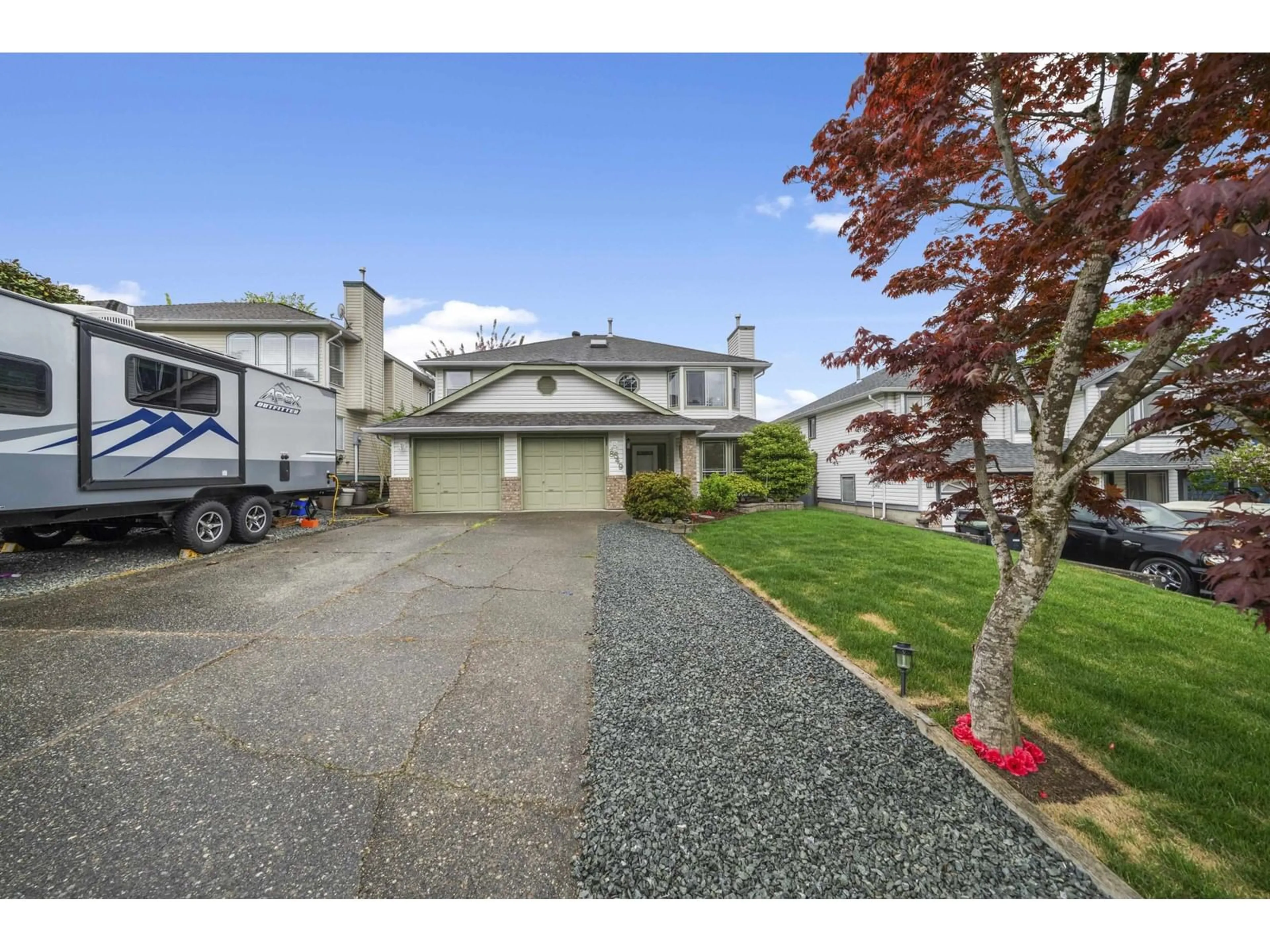 A pic from outside/outdoor area/front of a property/back of a property/a pic from drone, street for 8849 213, Langley British Columbia V1M2J9