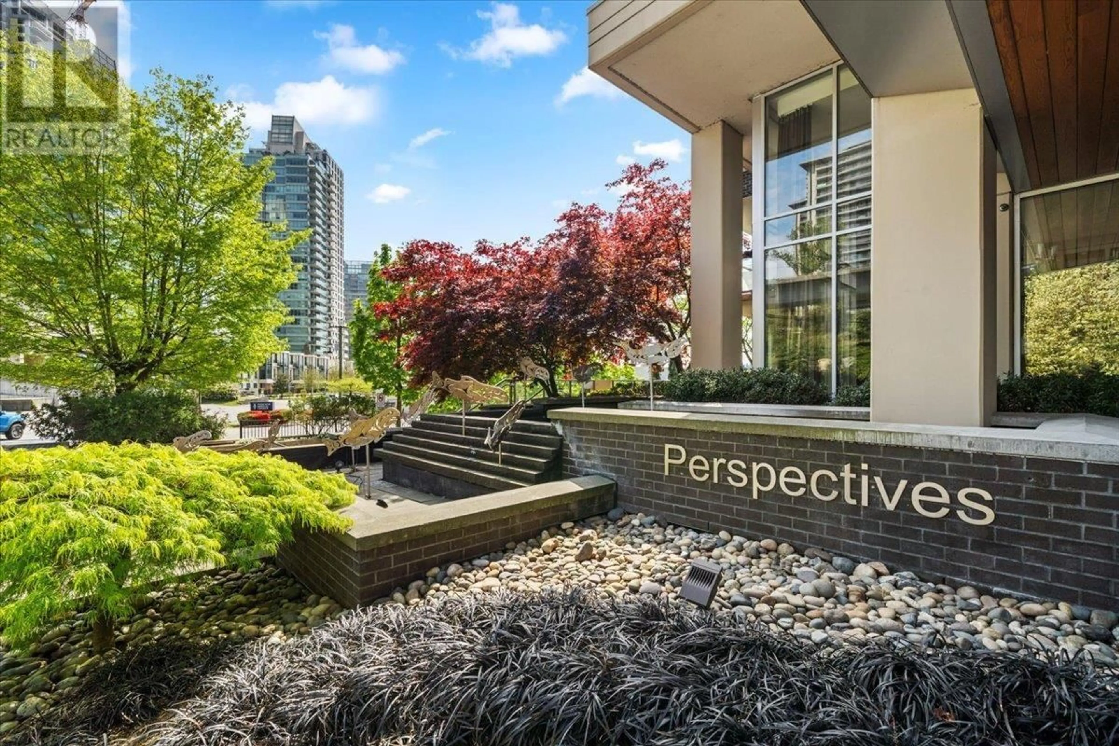 Patio, street for 1602 - 2133 DOUGLAS ROAD, Burnaby British Columbia V5C0E9