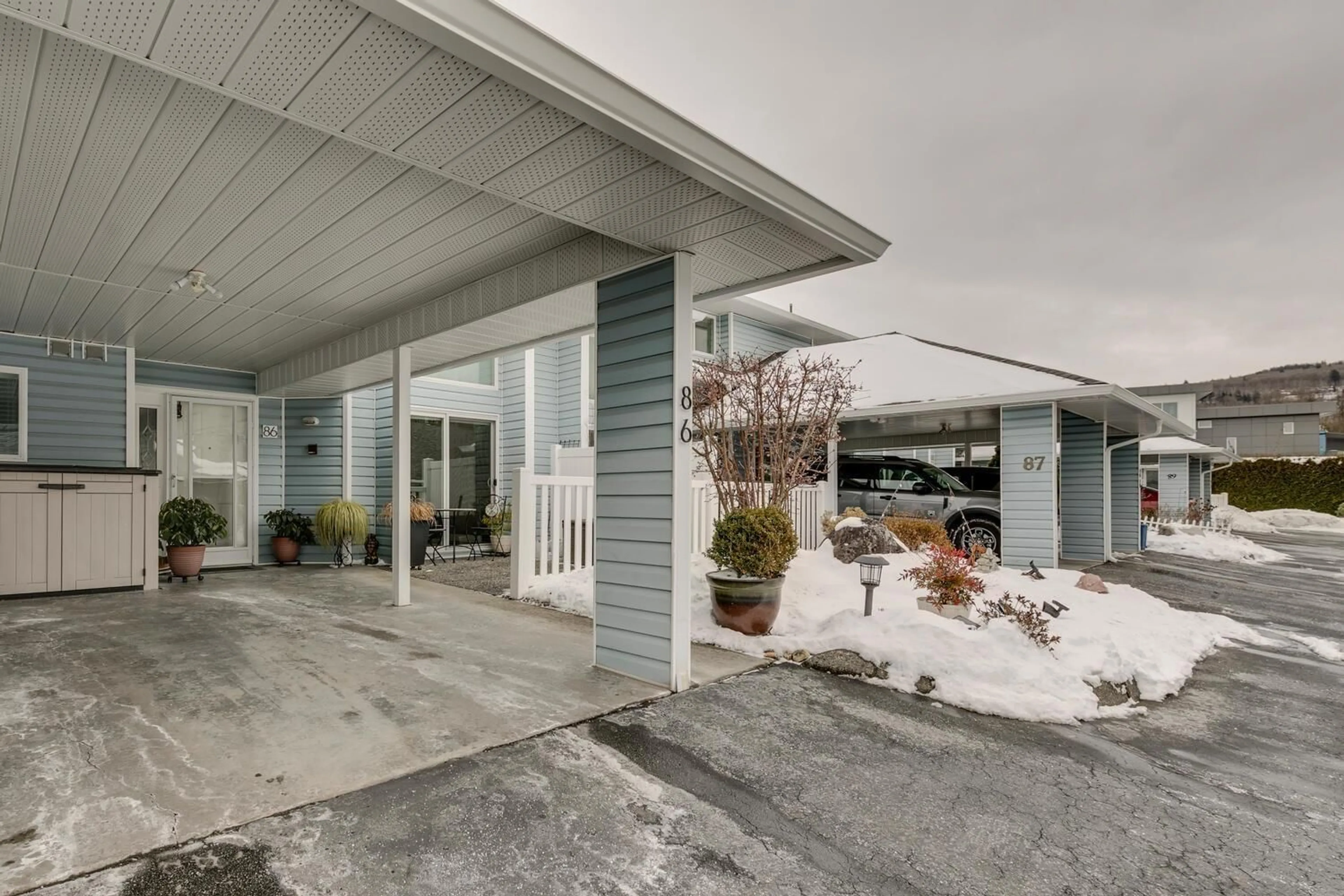 Indoor foyer for 86 - 34959 OLD CLAYBURN, Abbotsford British Columbia V2S6W7