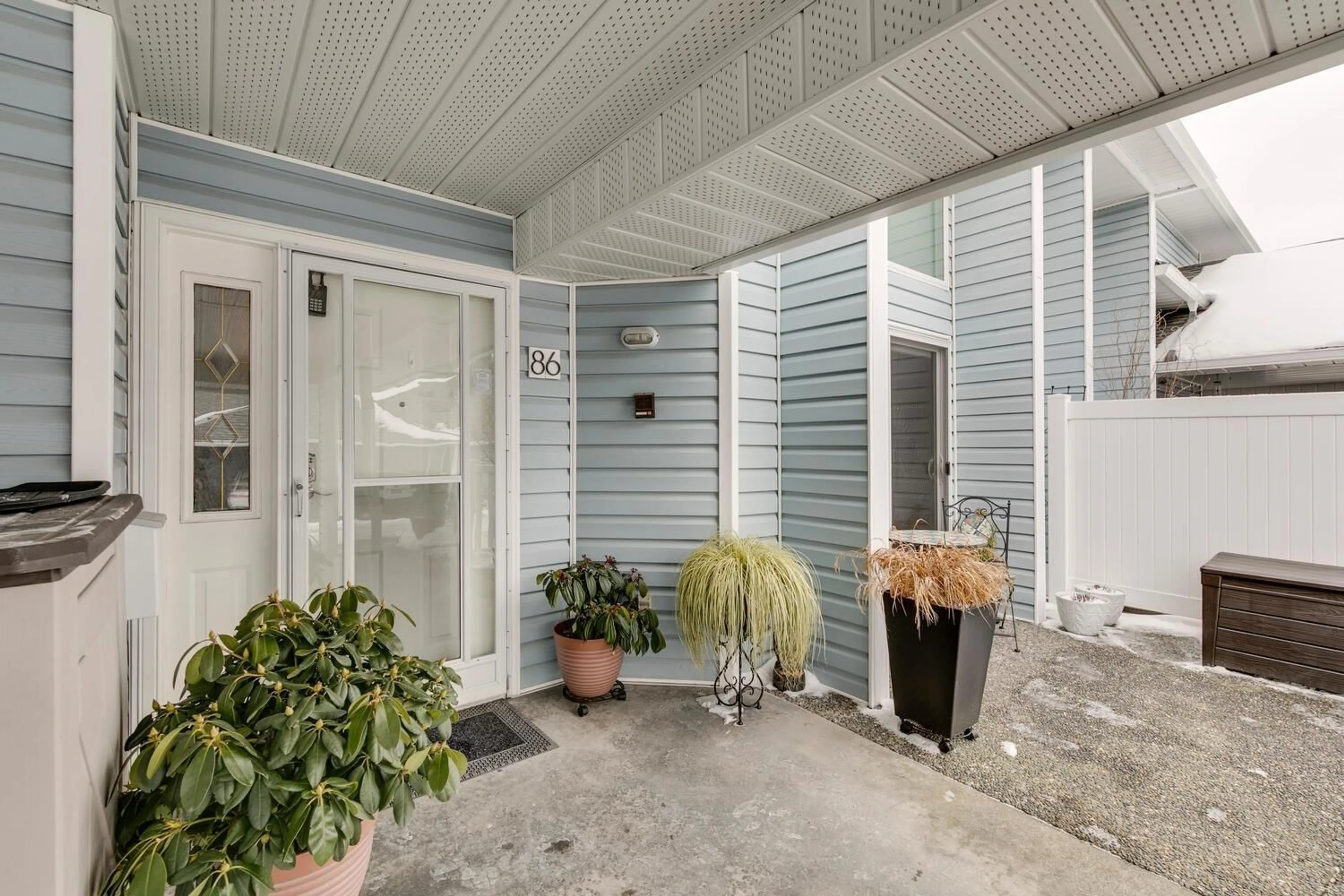 Indoor entryway for 86 - 34959 OLD CLAYBURN, Abbotsford British Columbia V2S6W7