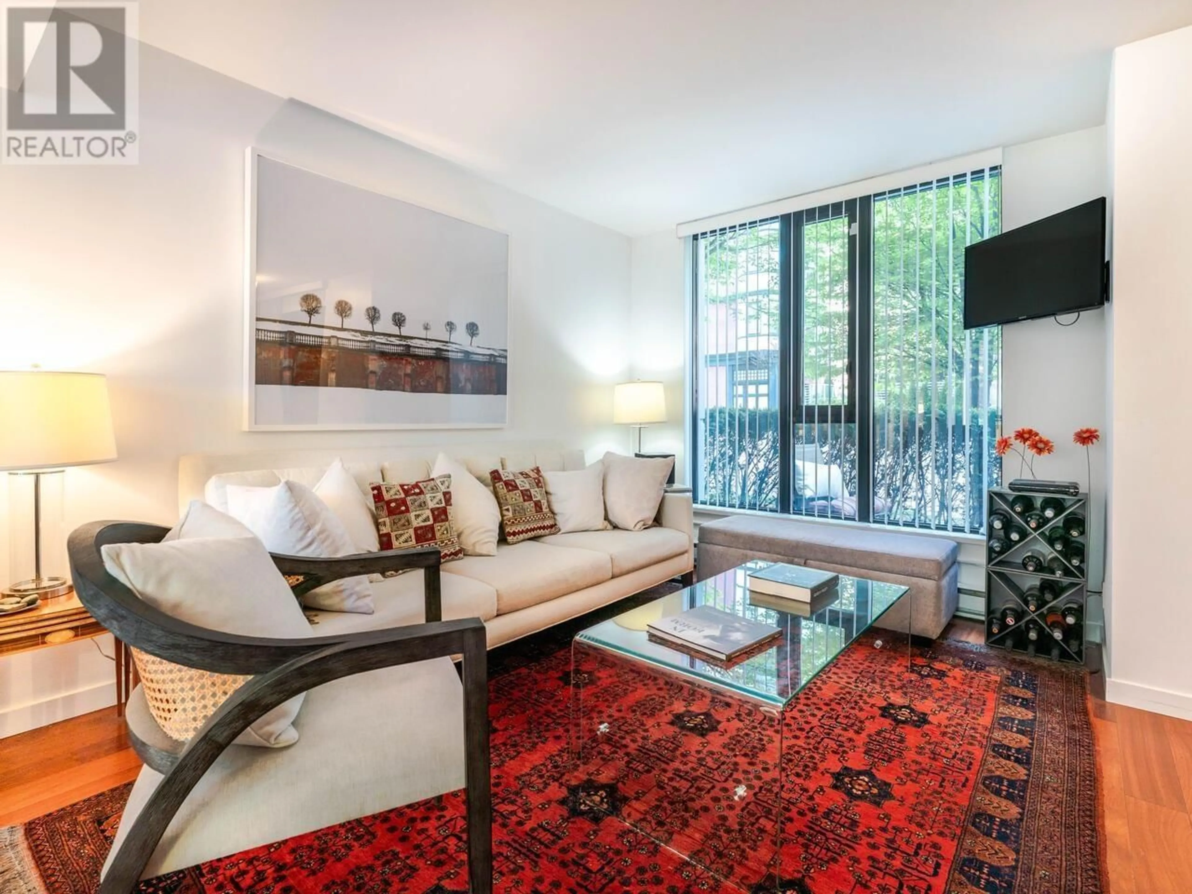 Living room with furniture, carpet floor for 378 SMITHE STREET, Vancouver British Columbia V6B1T7
