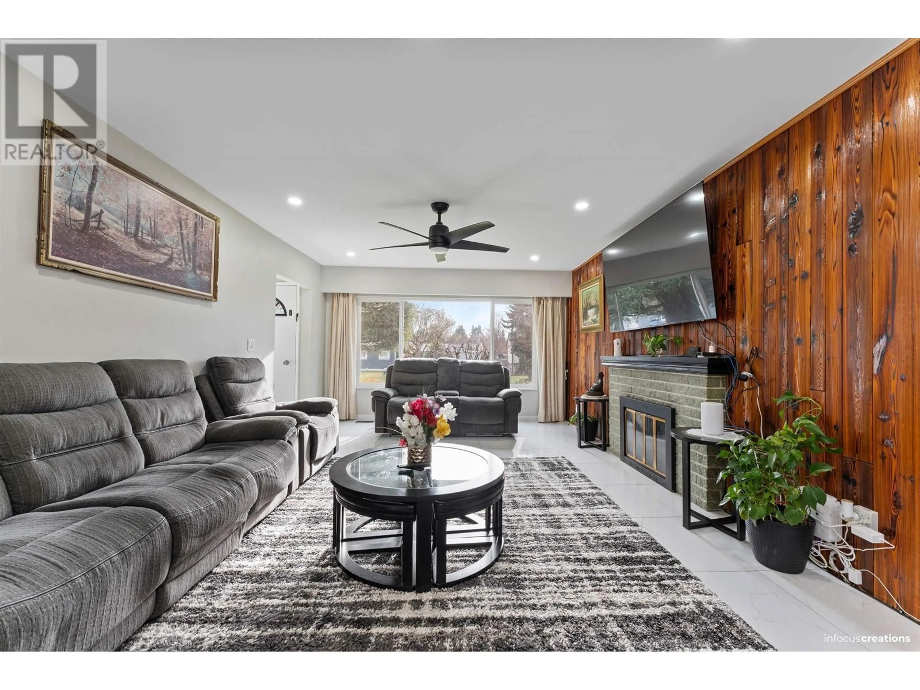 Living room with furniture, unknown for 21957 ACADIA STREET, Maple Ridge British Columbia V2X3B7