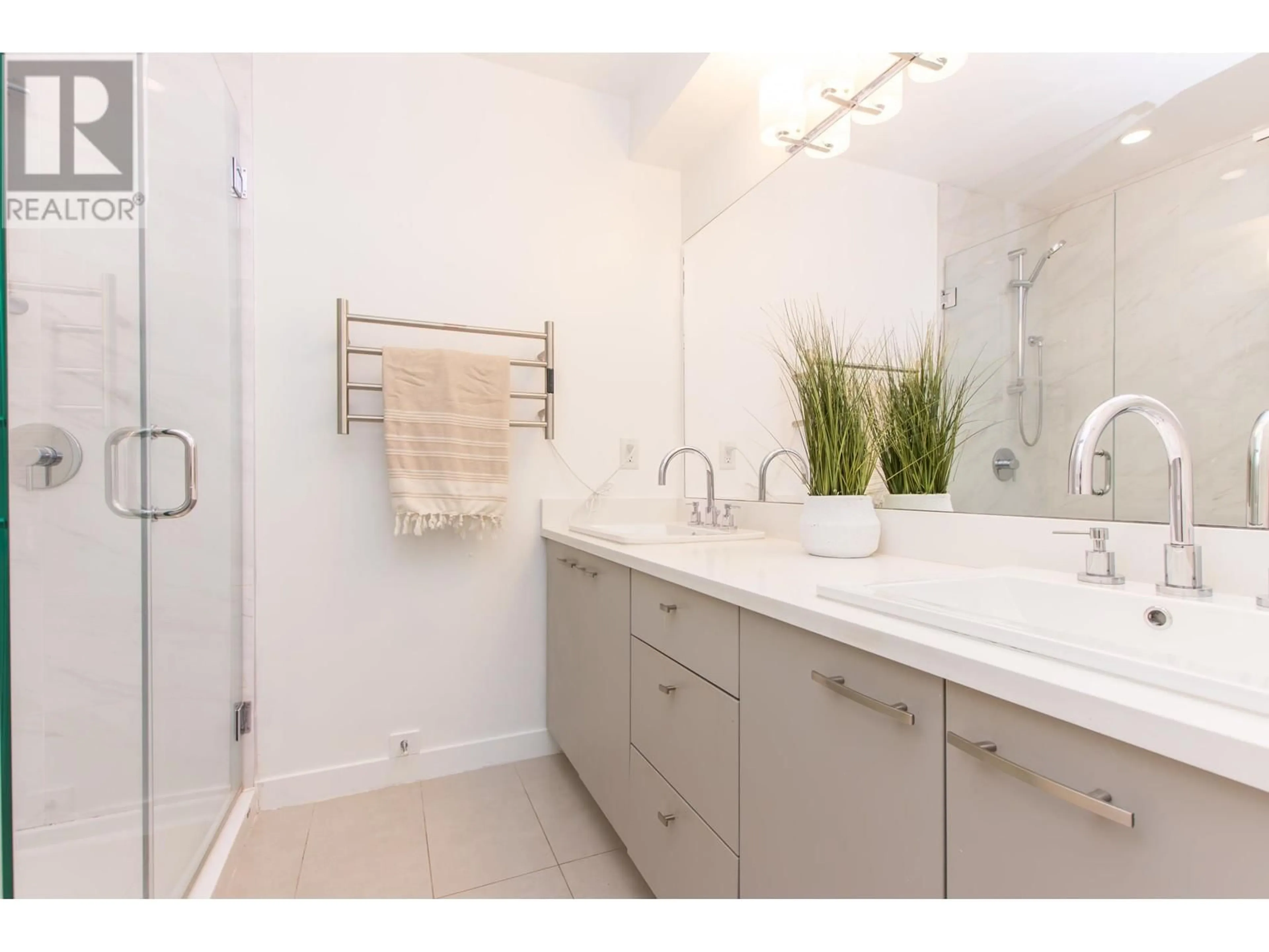 Contemporary bathroom, ceramic/tile floor for 38349 EAGLEWIND BOULEVARD, Squamish British Columbia V8B0V9