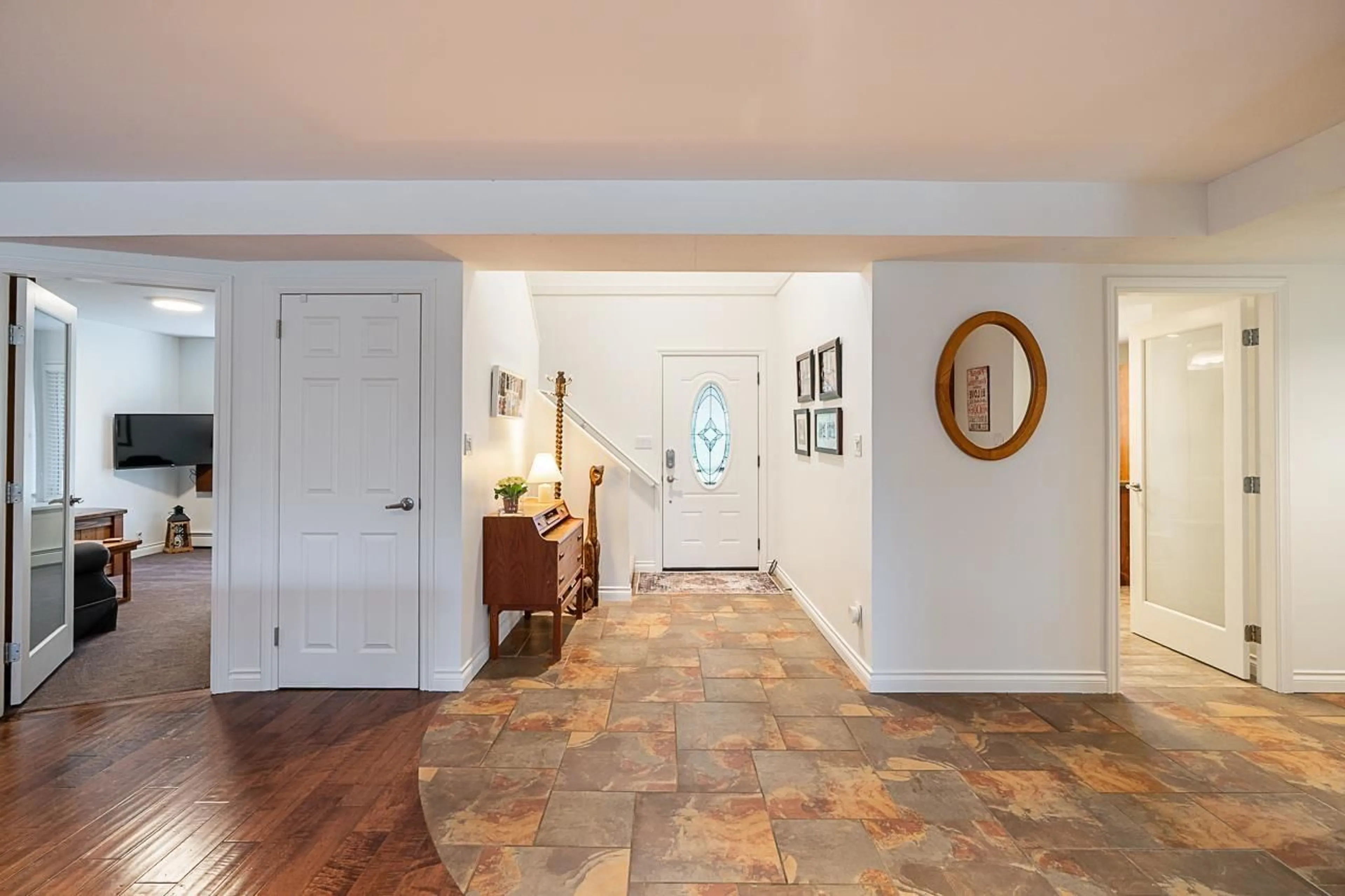 Indoor entryway for 24138 51, Langley British Columbia V2Z2M9
