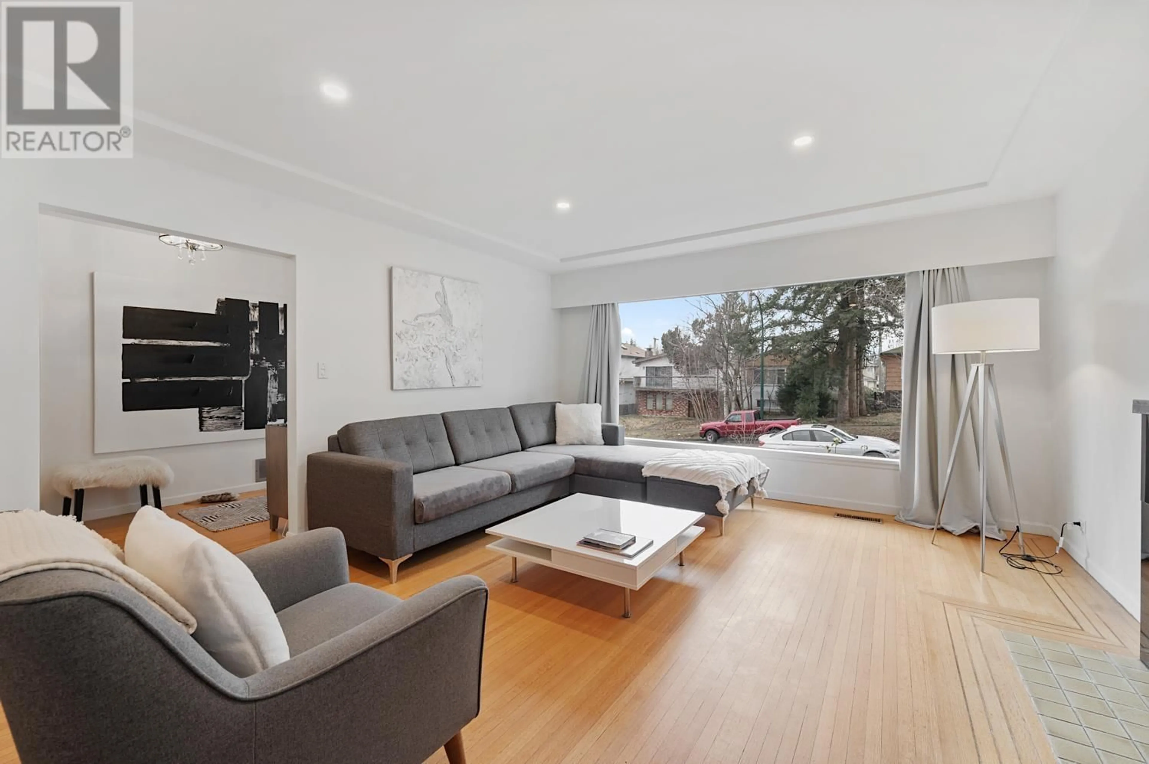 Living room with furniture, unknown for 2520 8TH AVENUE, Vancouver British Columbia V5M1W2