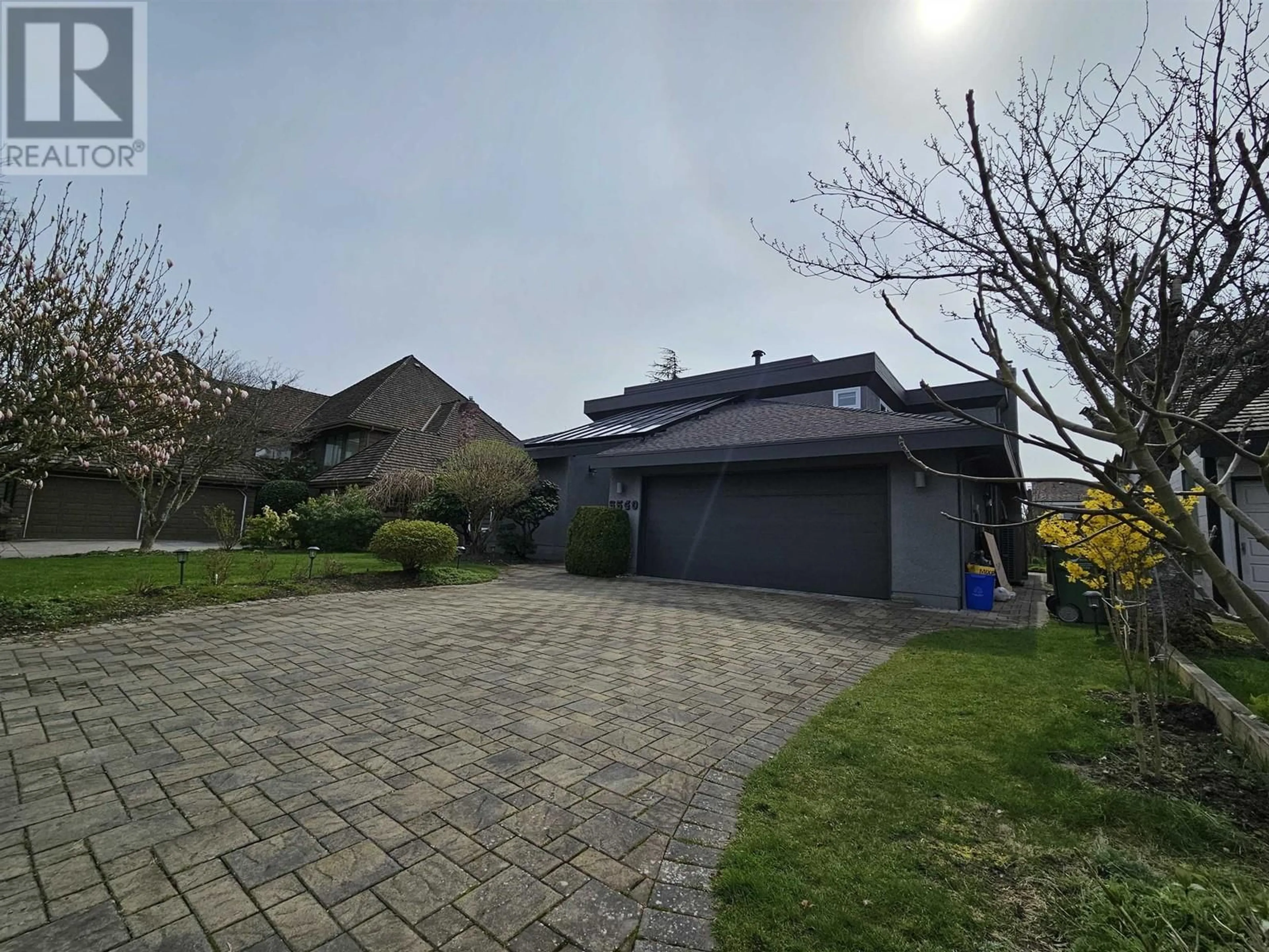 A pic from outside/outdoor area/front of a property/back of a property/a pic from drone, street for 6540 JUNIPER DRIVE, Richmond British Columbia V7E4Z6