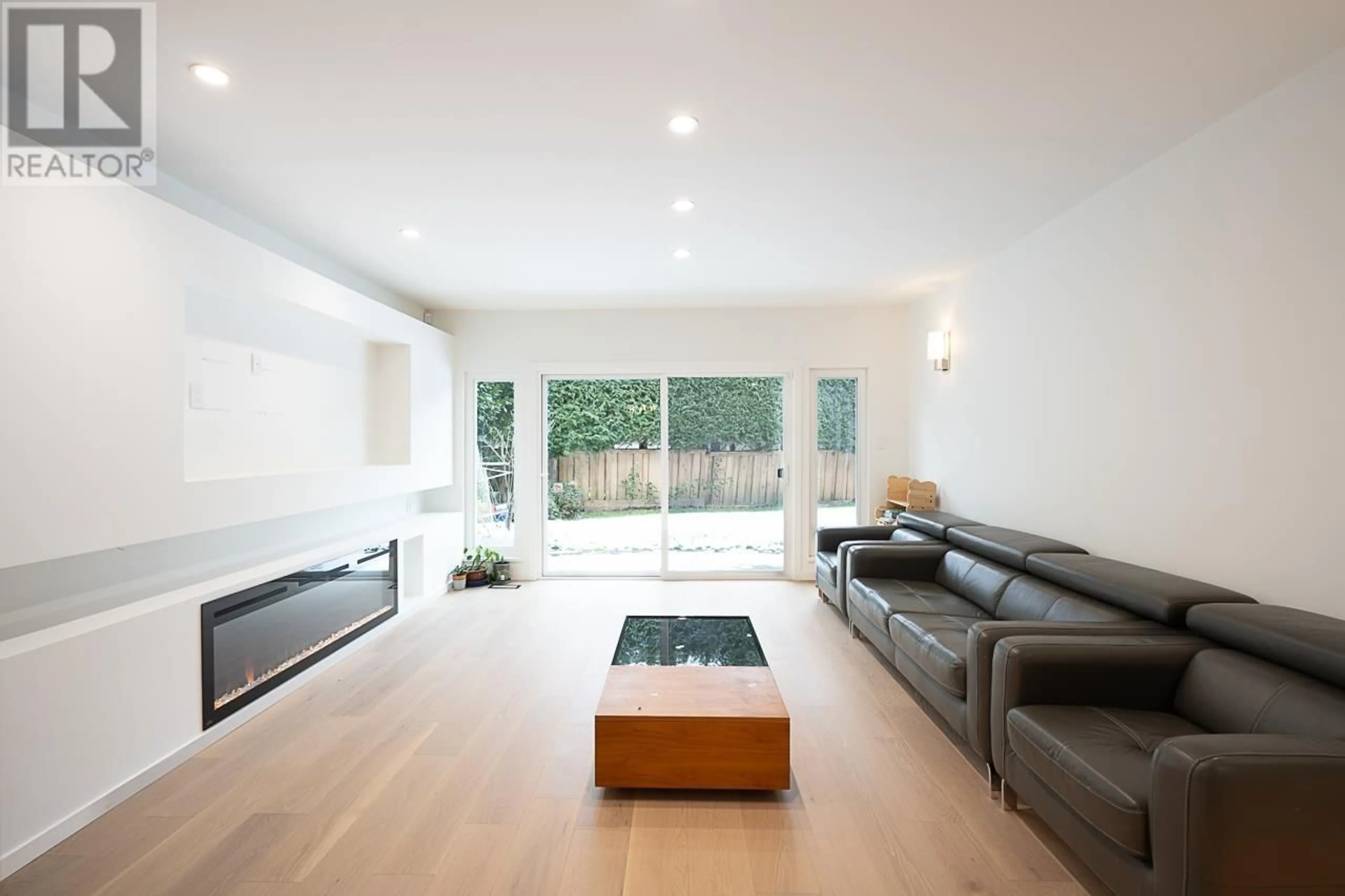 Living room with furniture, unknown for 6540 JUNIPER DRIVE, Richmond British Columbia V7E4Z6