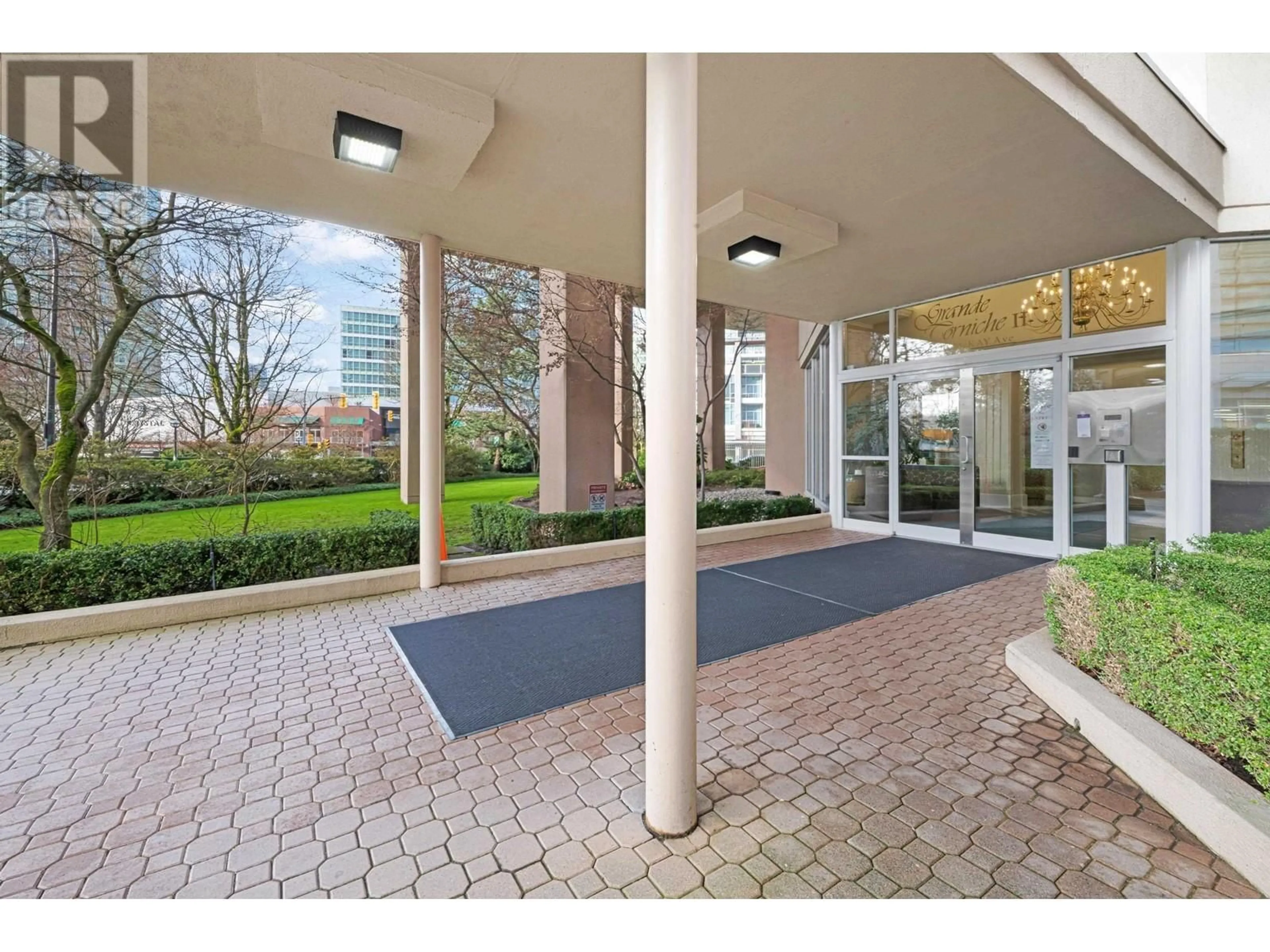 Indoor foyer for 2602 - 6220 MCKAY AVENUE, Burnaby British Columbia V5H4M8