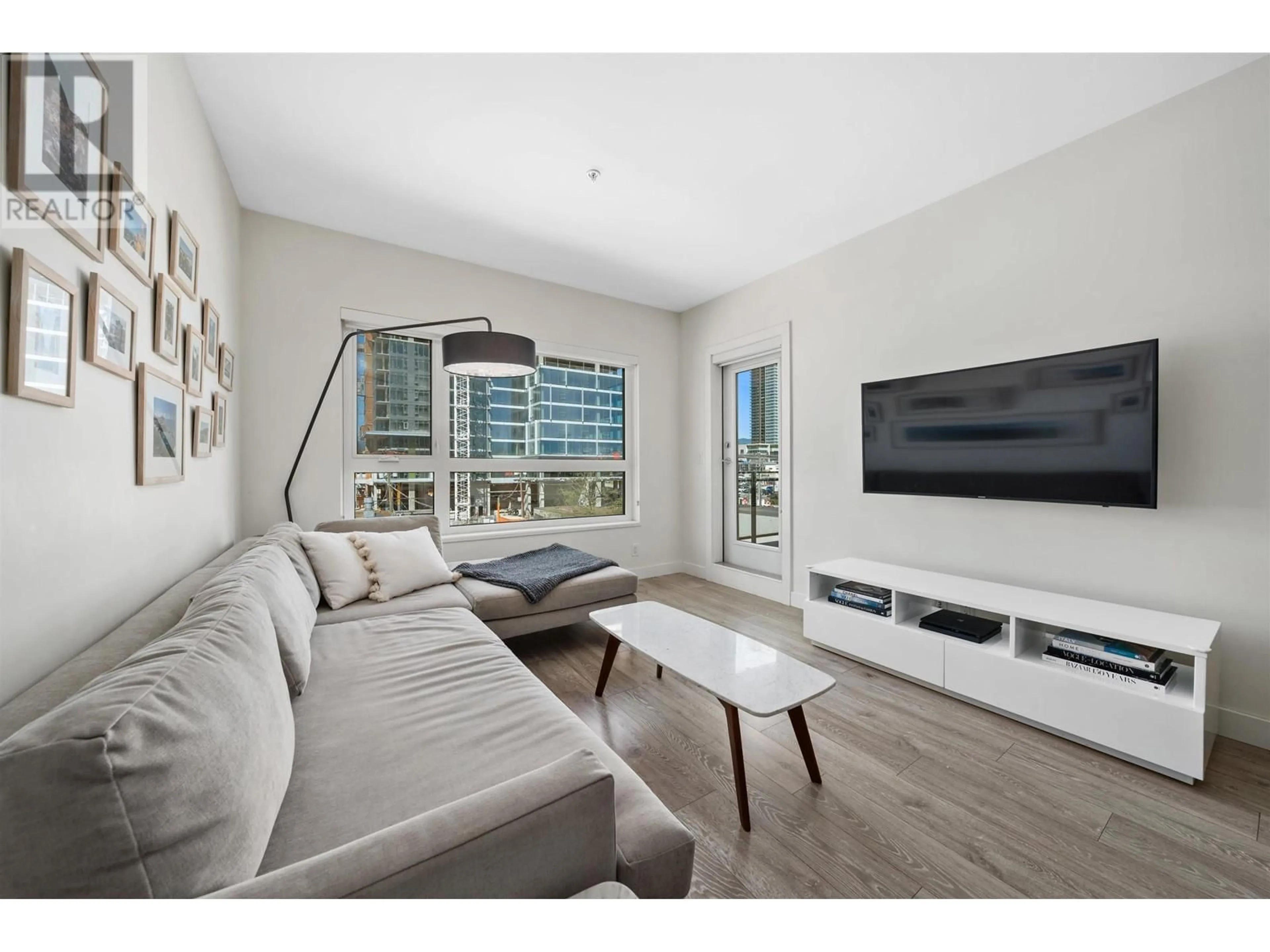 Living room with furniture, unknown for 402 - 4468 DAWSON STREET, Burnaby British Columbia V5C0J9