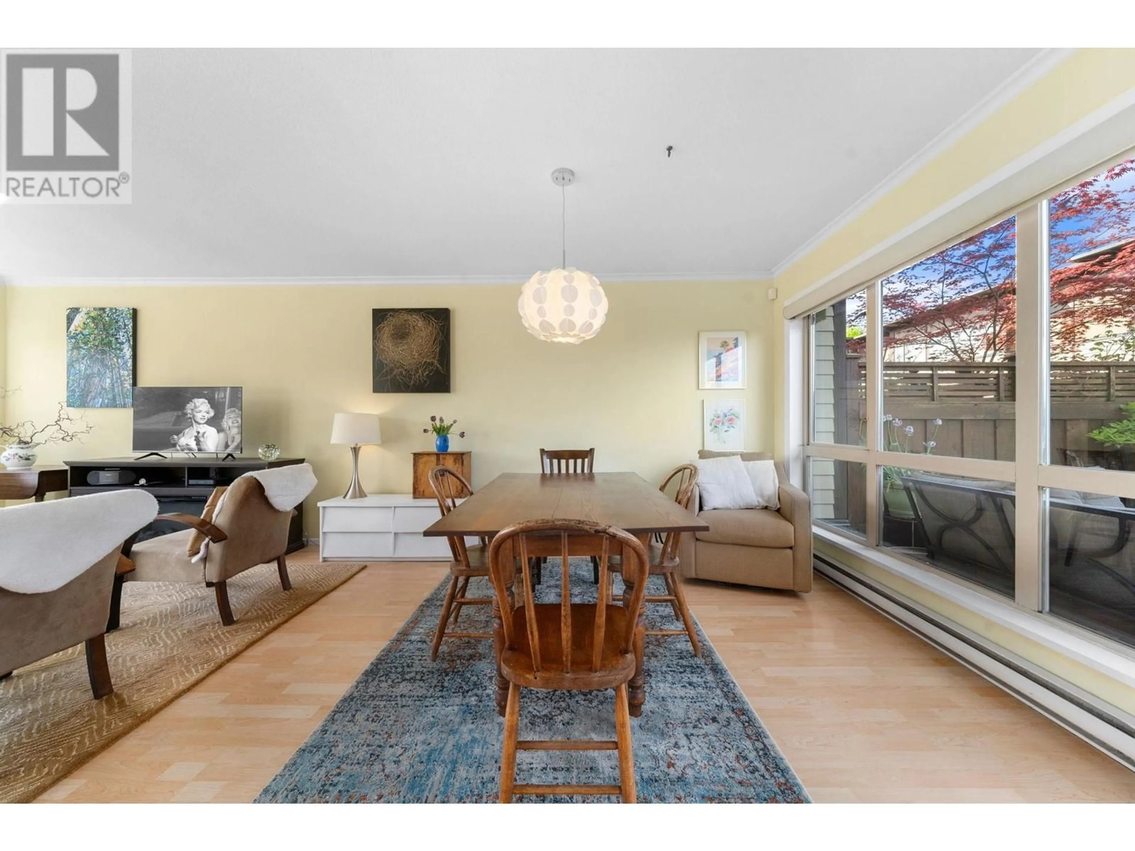 Living room with furniture, unknown for 17 - 2389 CHARLES STREET, Vancouver British Columbia V5L5G4