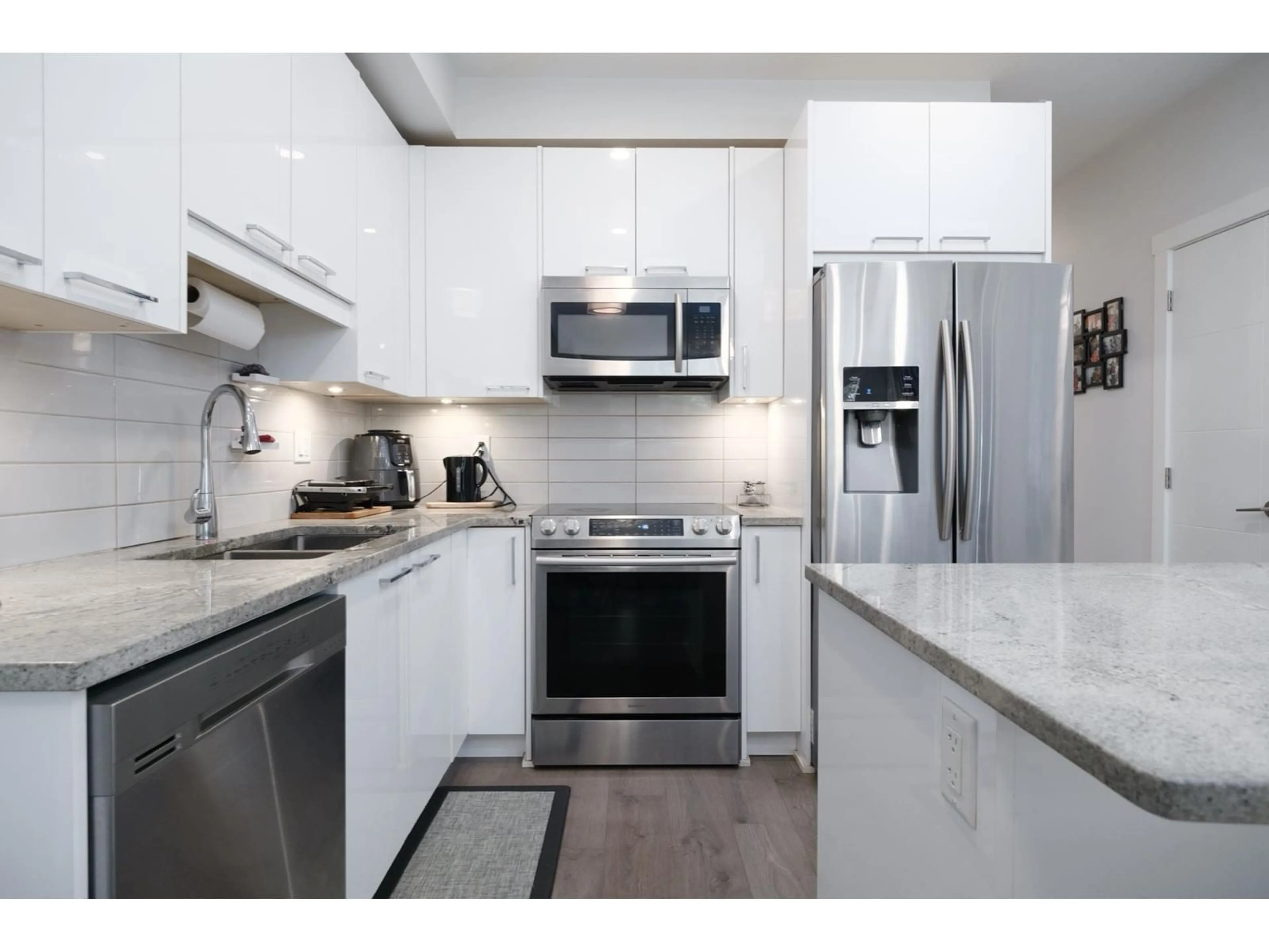 Open concept kitchen, ceramic/tile floor for 317 - 20696 EASTLEIGH, Langley British Columbia V3A4C4