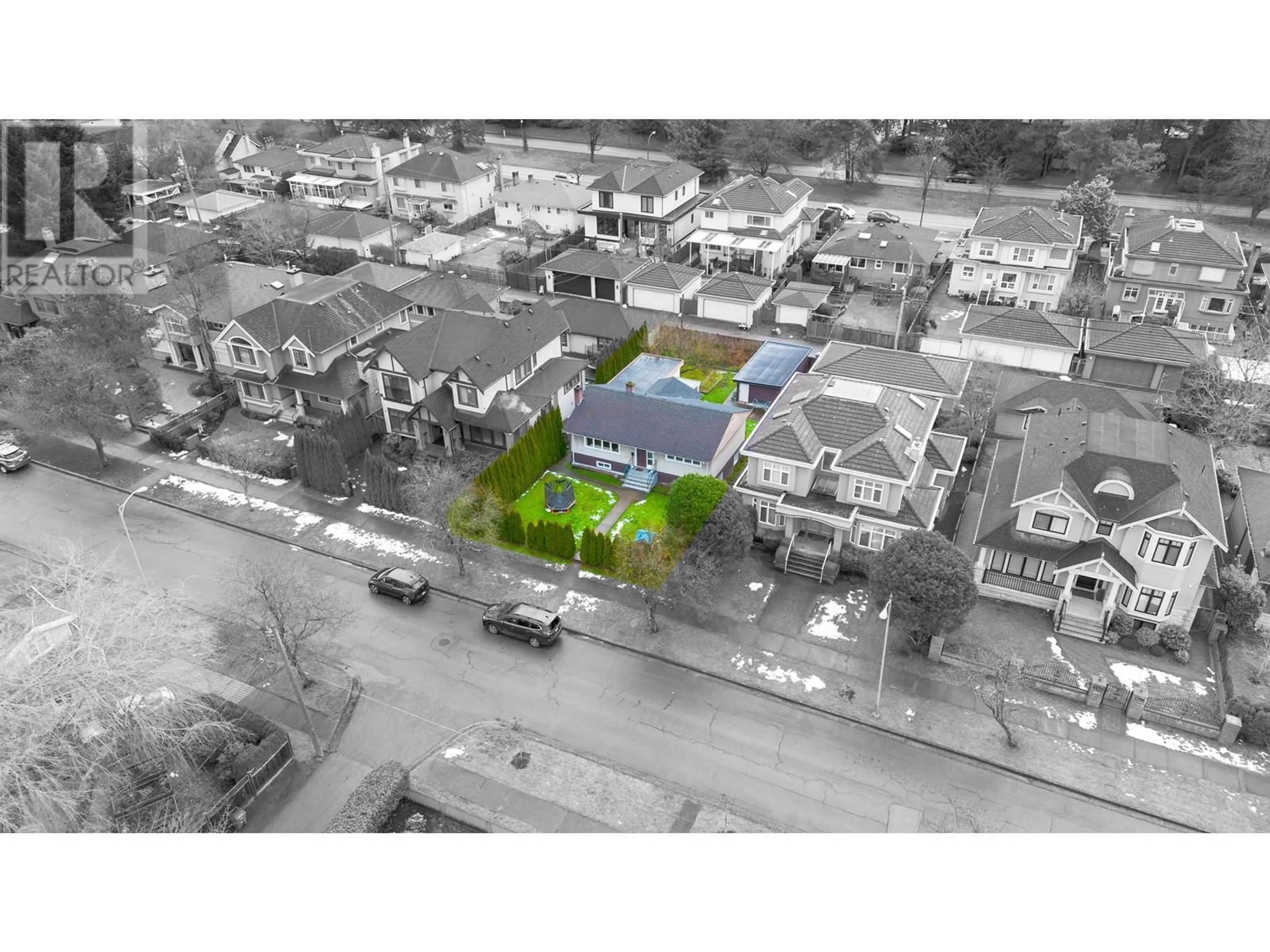 A pic from outside/outdoor area/front of a property/back of a property/a pic from drone, street for 2348 OLIVER CRESCENT, Vancouver British Columbia V6L1S5
