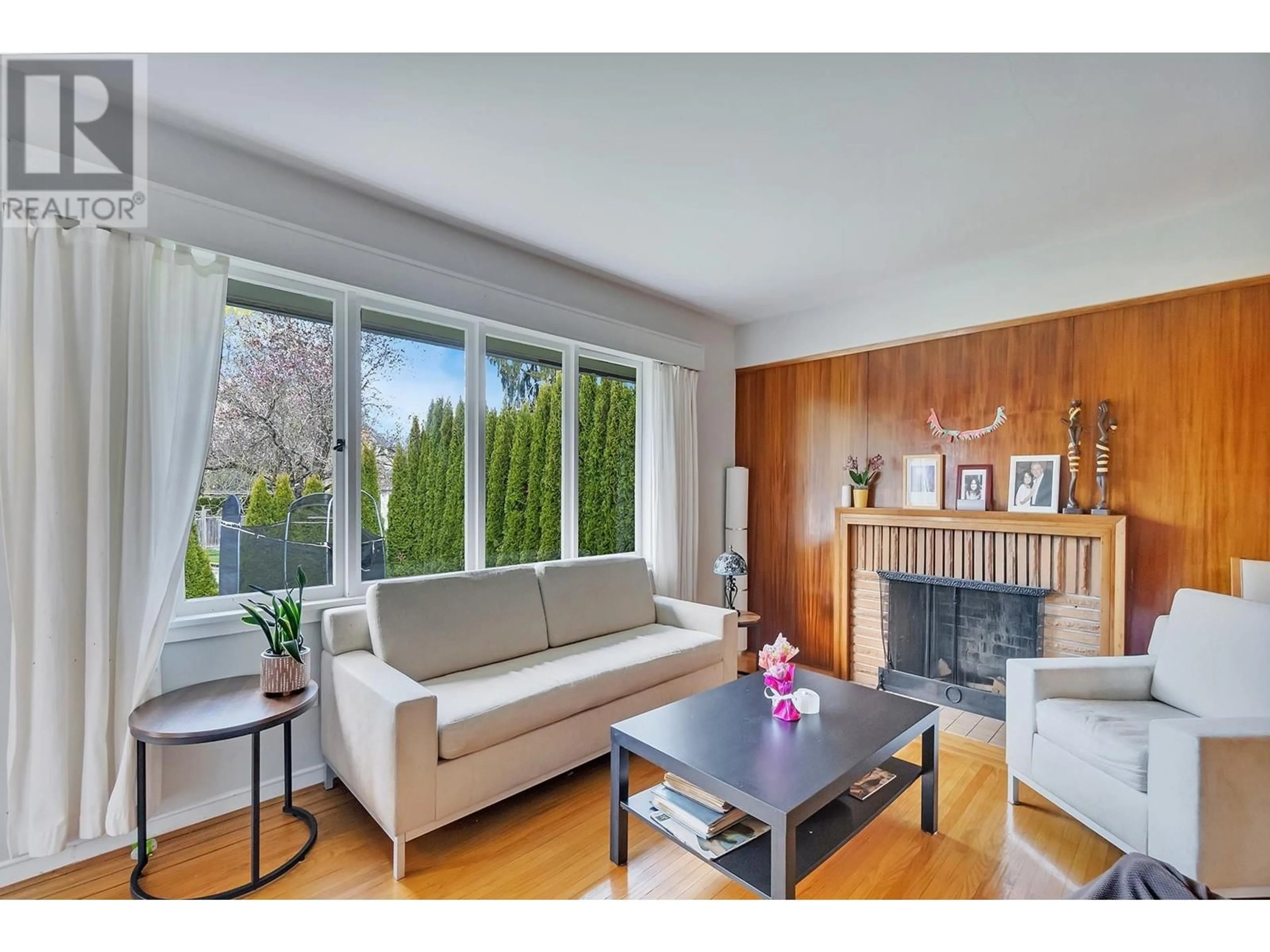 Living room with furniture, wood/laminate floor for 2348 OLIVER CRESCENT, Vancouver British Columbia V6L1S5