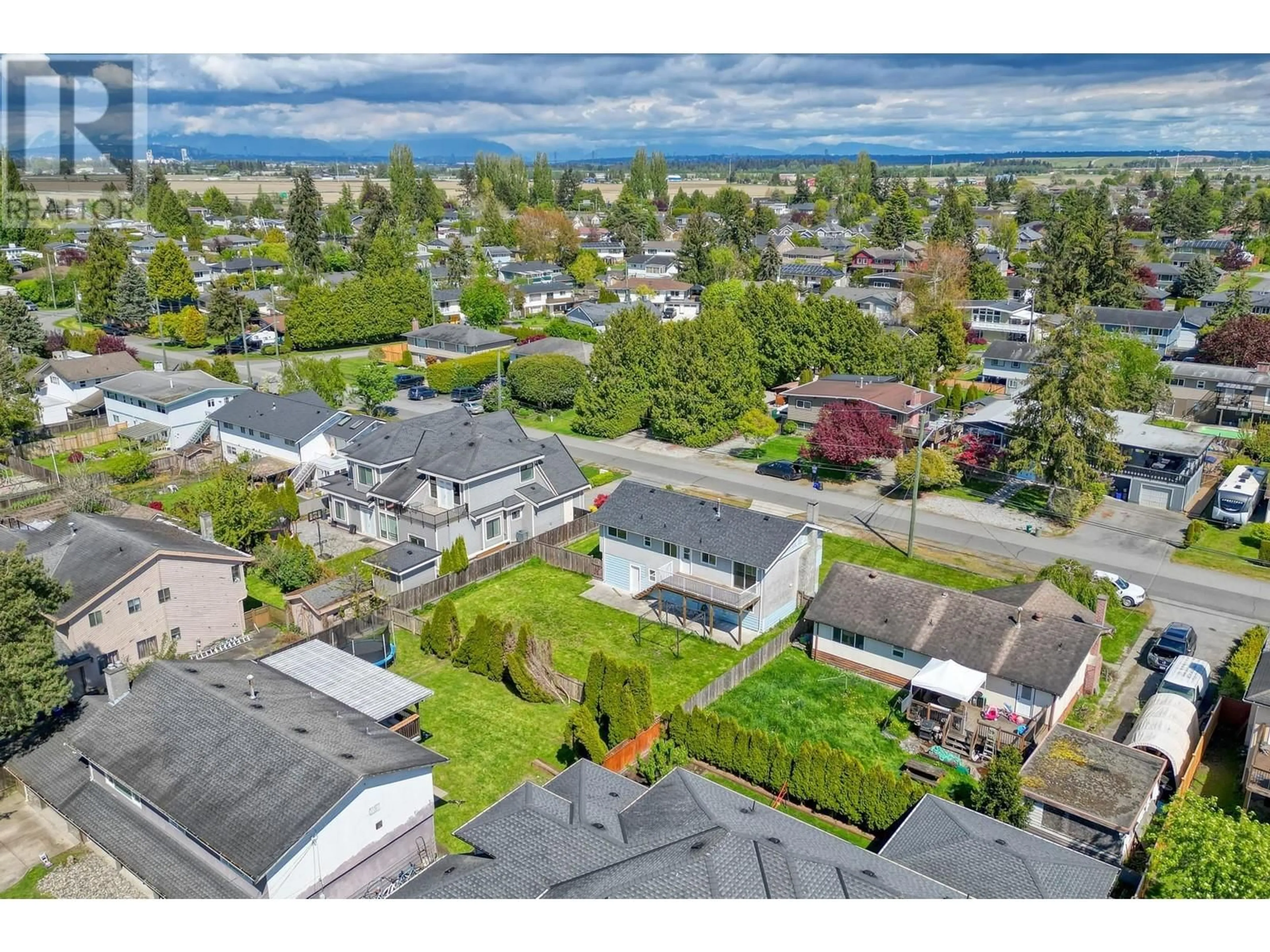 A pic from outside/outdoor area/front of a property/back of a property/a pic from drone, mountain view for 4925 58 STREET, Delta British Columbia V4K3H4