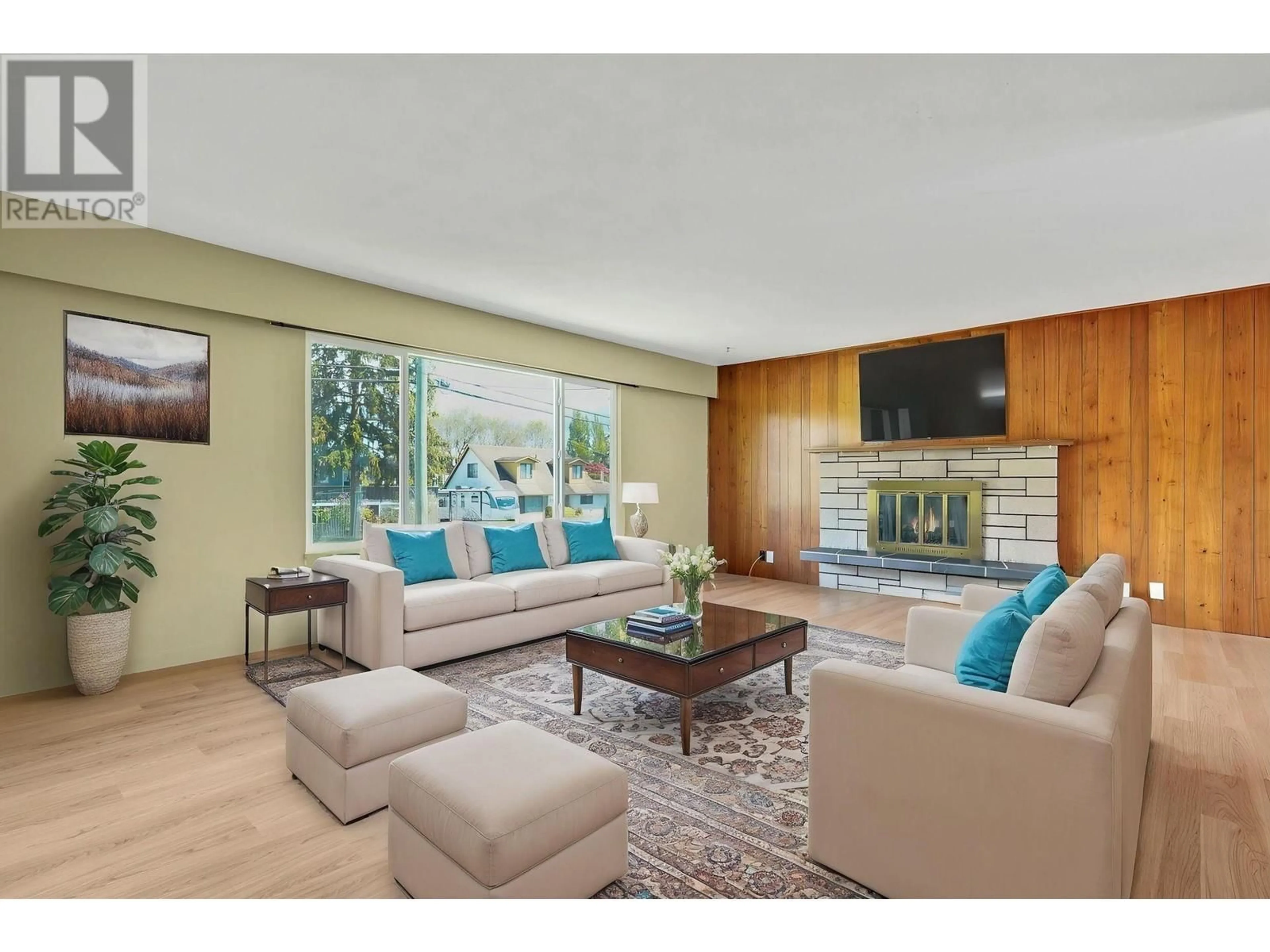 Living room with furniture, wood/laminate floor for 4925 58 STREET, Delta British Columbia V4K3H4