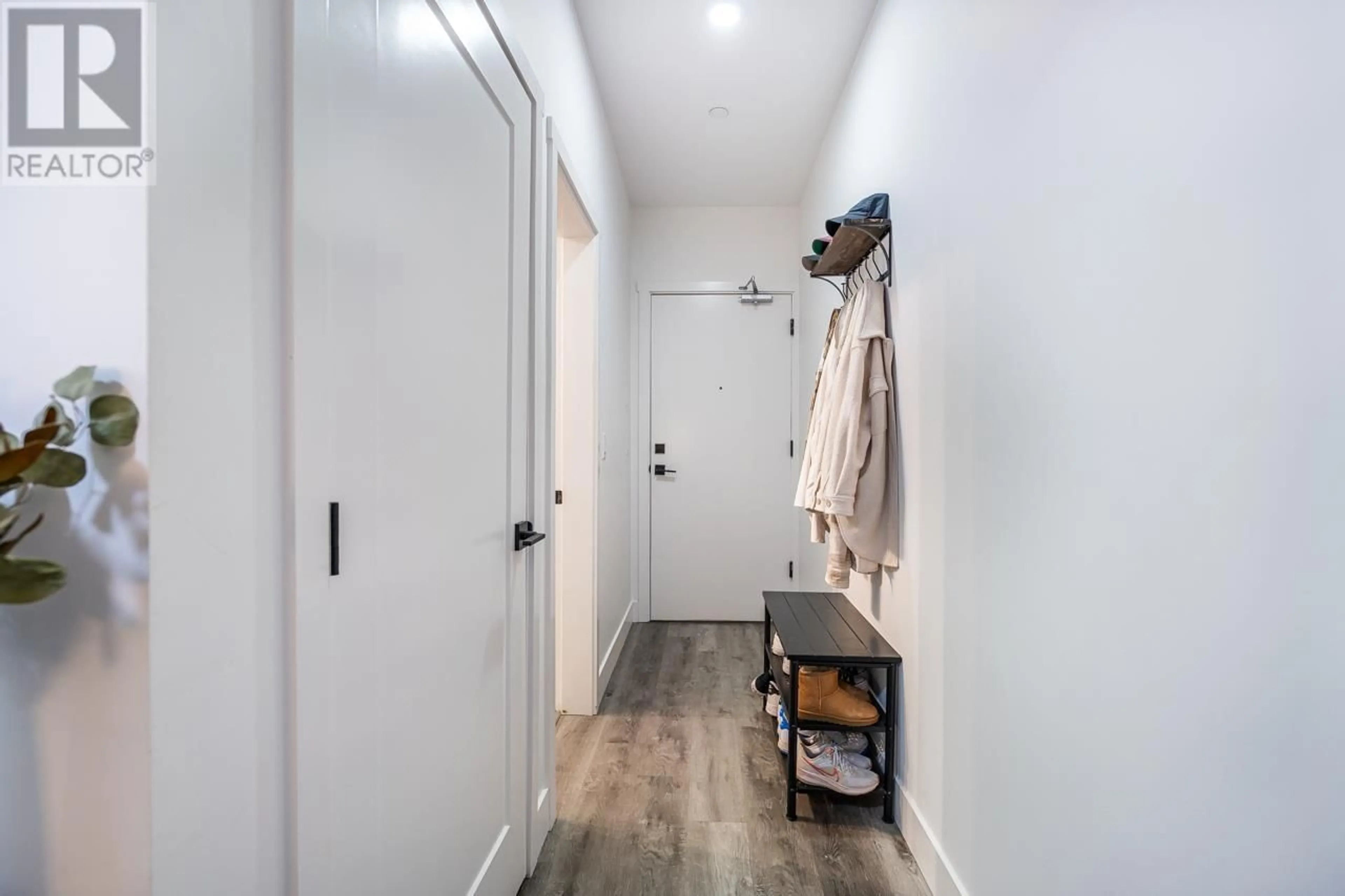 Indoor entryway for 101 - 12320 222 STREET, Maple Ridge British Columbia V2X4K8