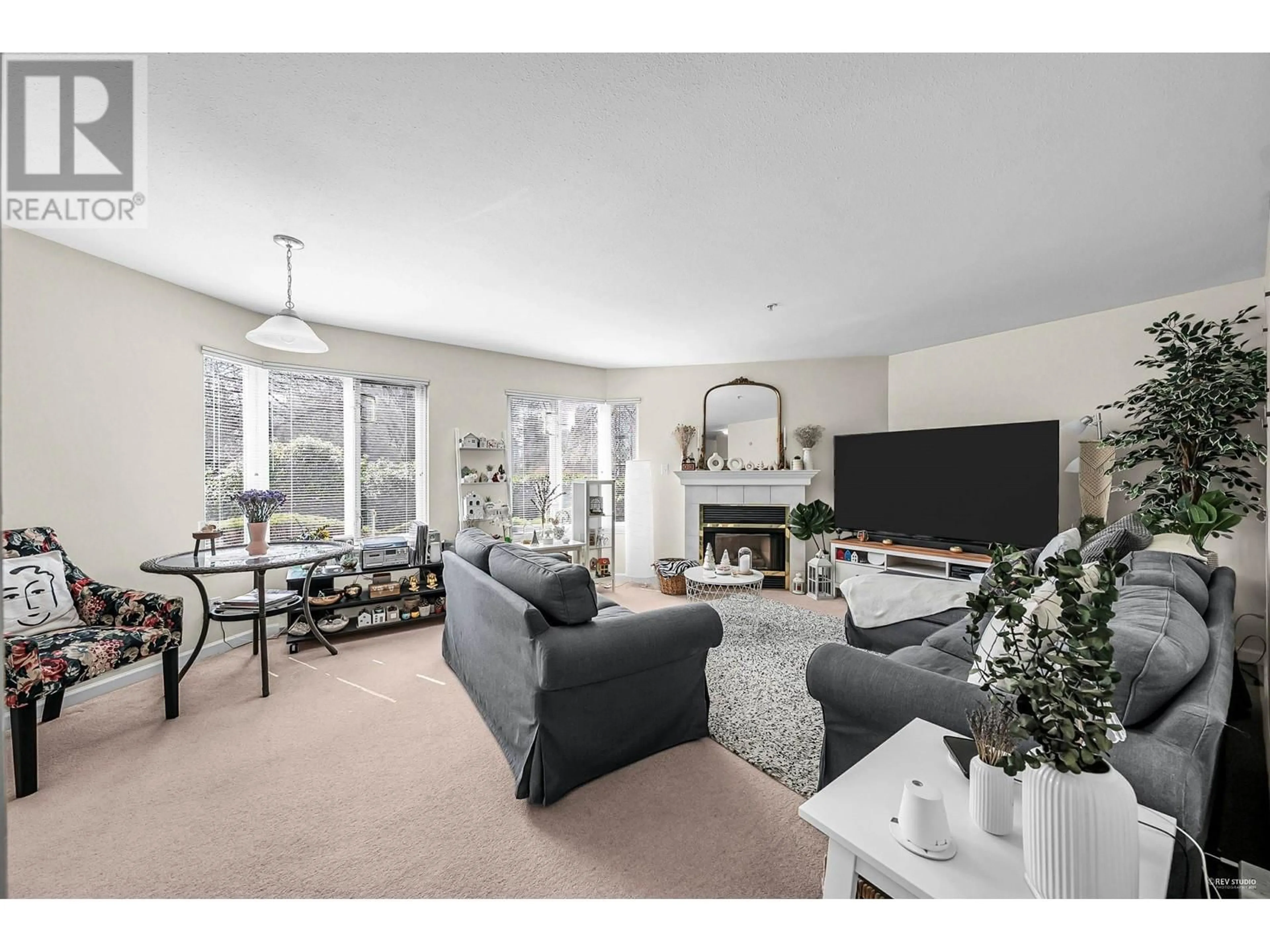 Living room with furniture, unknown for 108 - 7139 18TH AVENUE, Burnaby British Columbia V3N4Z3