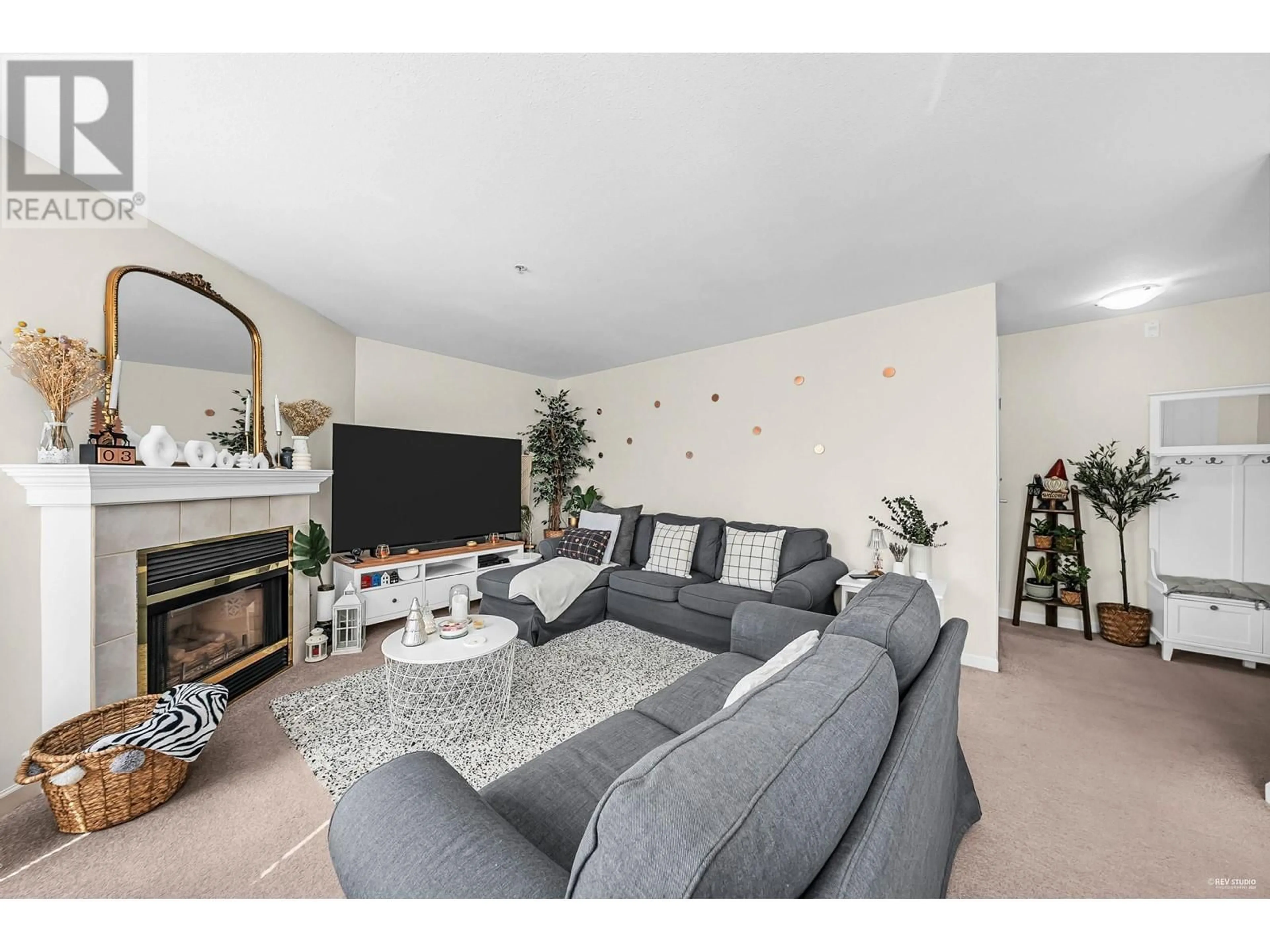 Living room with furniture, unknown for 108 - 7139 18TH AVENUE, Burnaby British Columbia V3N4Z3