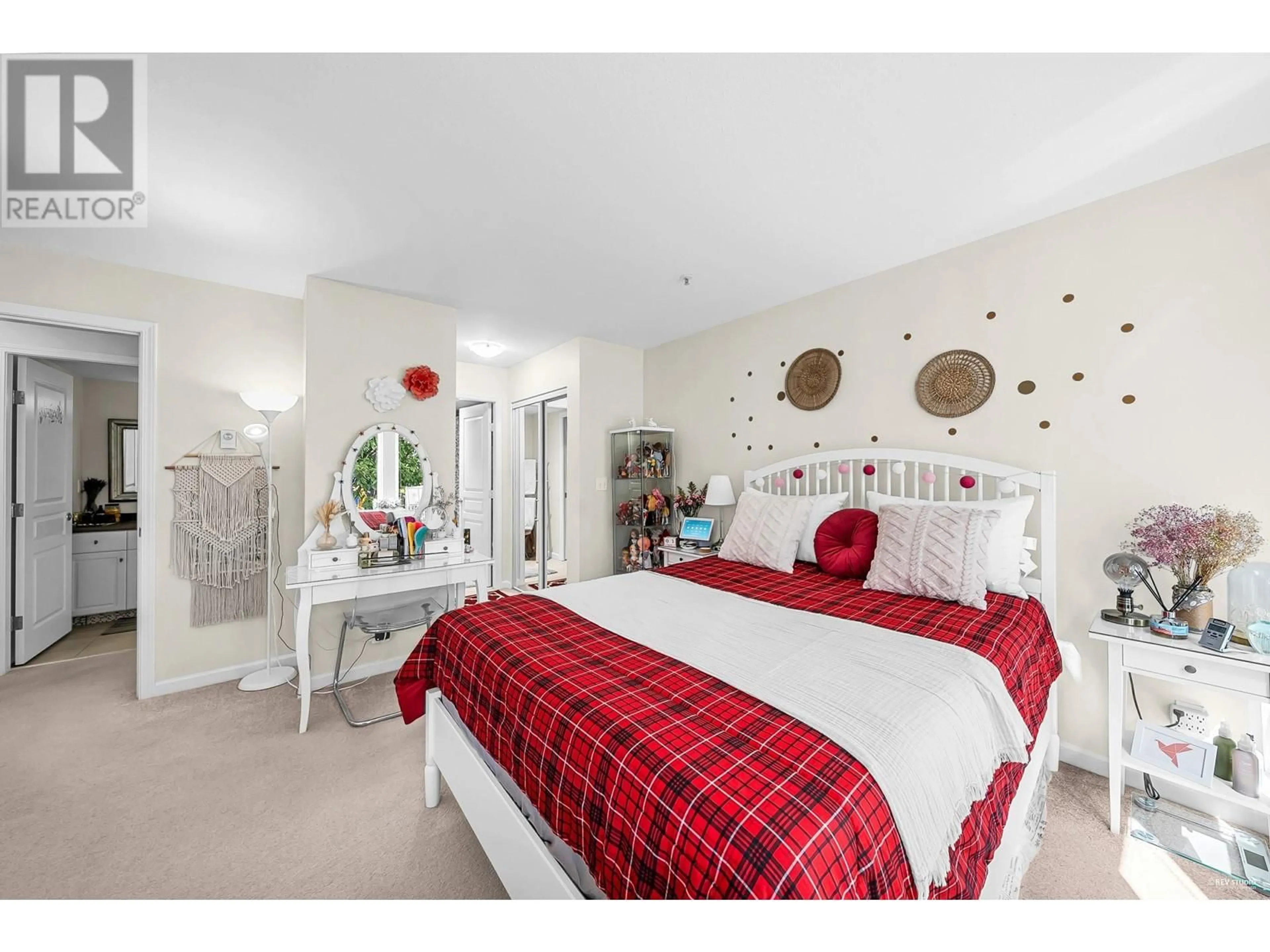 Bedroom with bed, unknown for 108 - 7139 18TH AVENUE, Burnaby British Columbia V3N4Z3