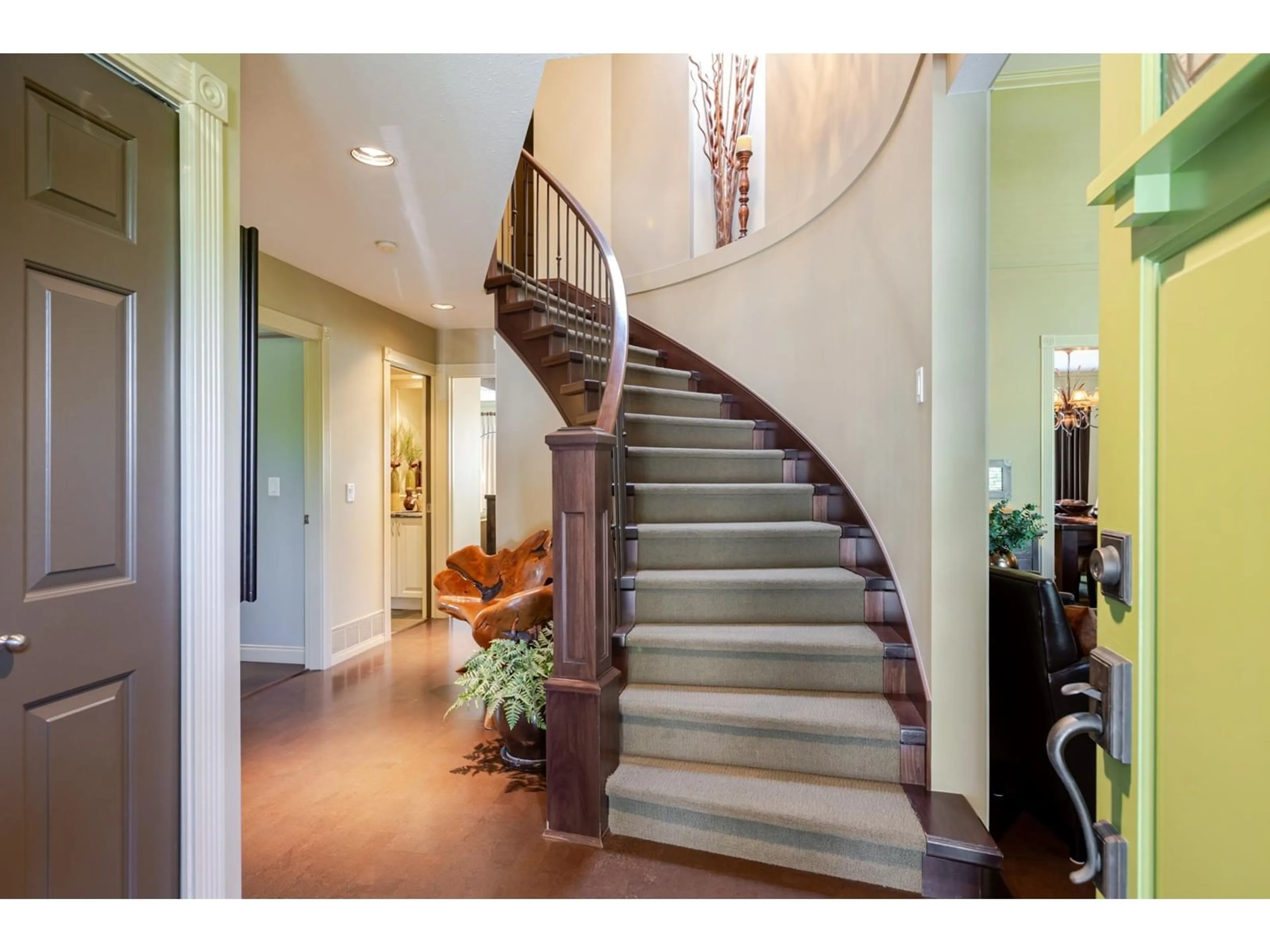 Indoor foyer for 6320 122A, Surrey British Columbia V3X3G6