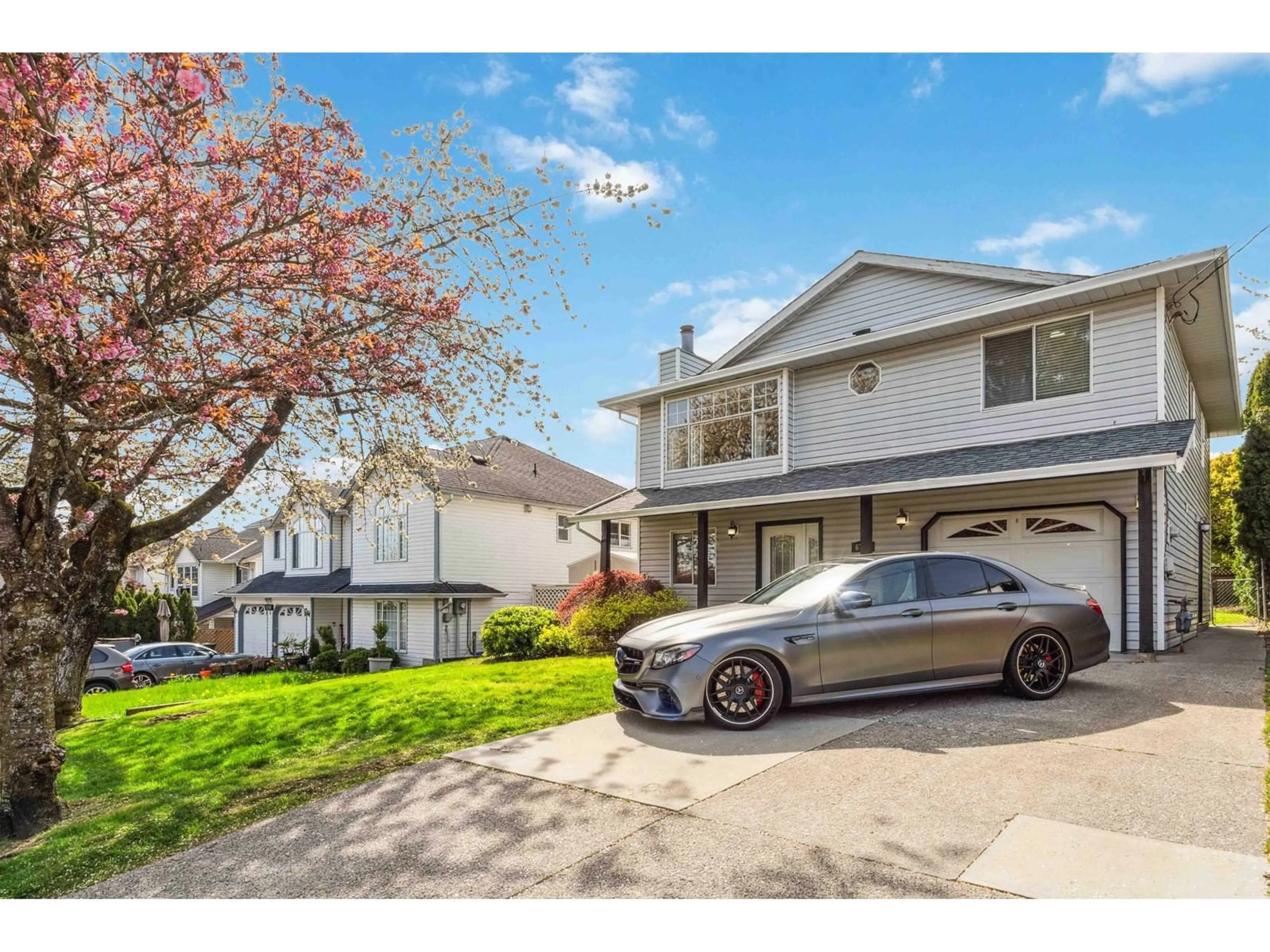 Home with vinyl exterior material, street for 6795 197, Langley British Columbia V2Y1G8