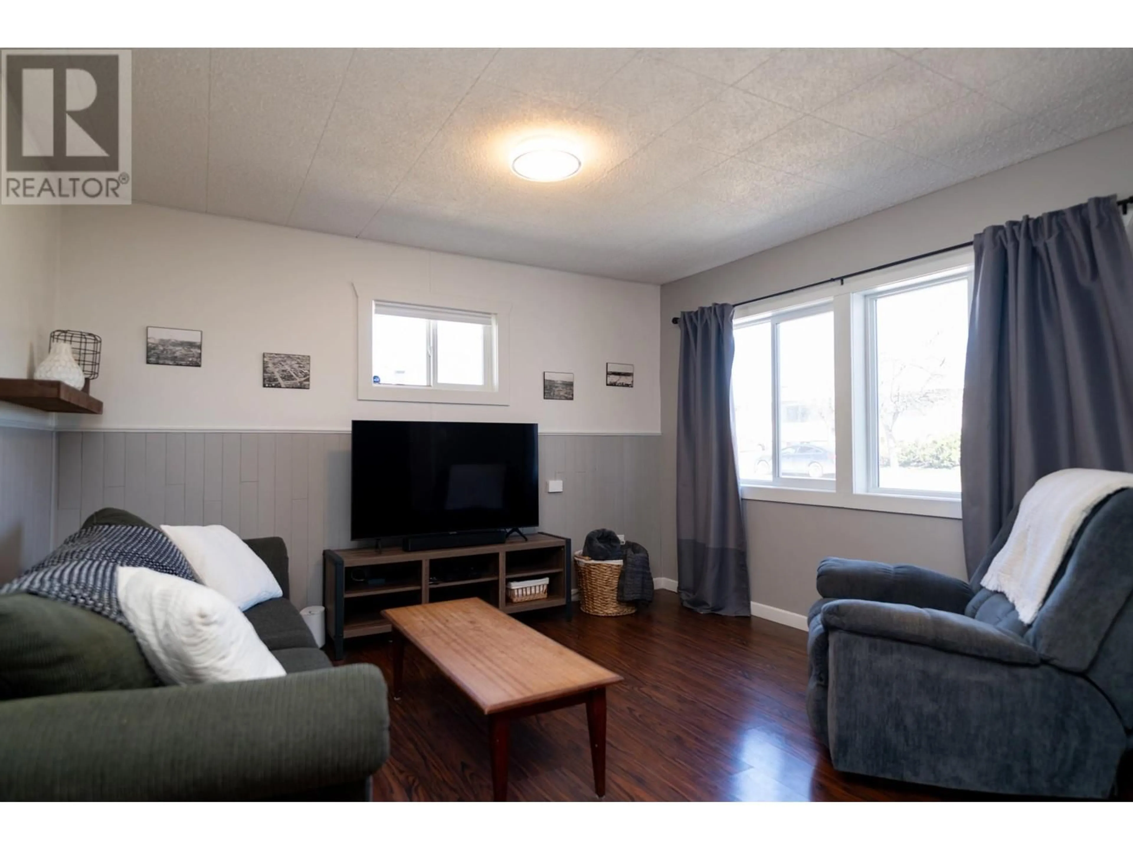 Living room with furniture, wood/laminate floor for 911 CARNEY STREET, Prince George British Columbia V2M2K8