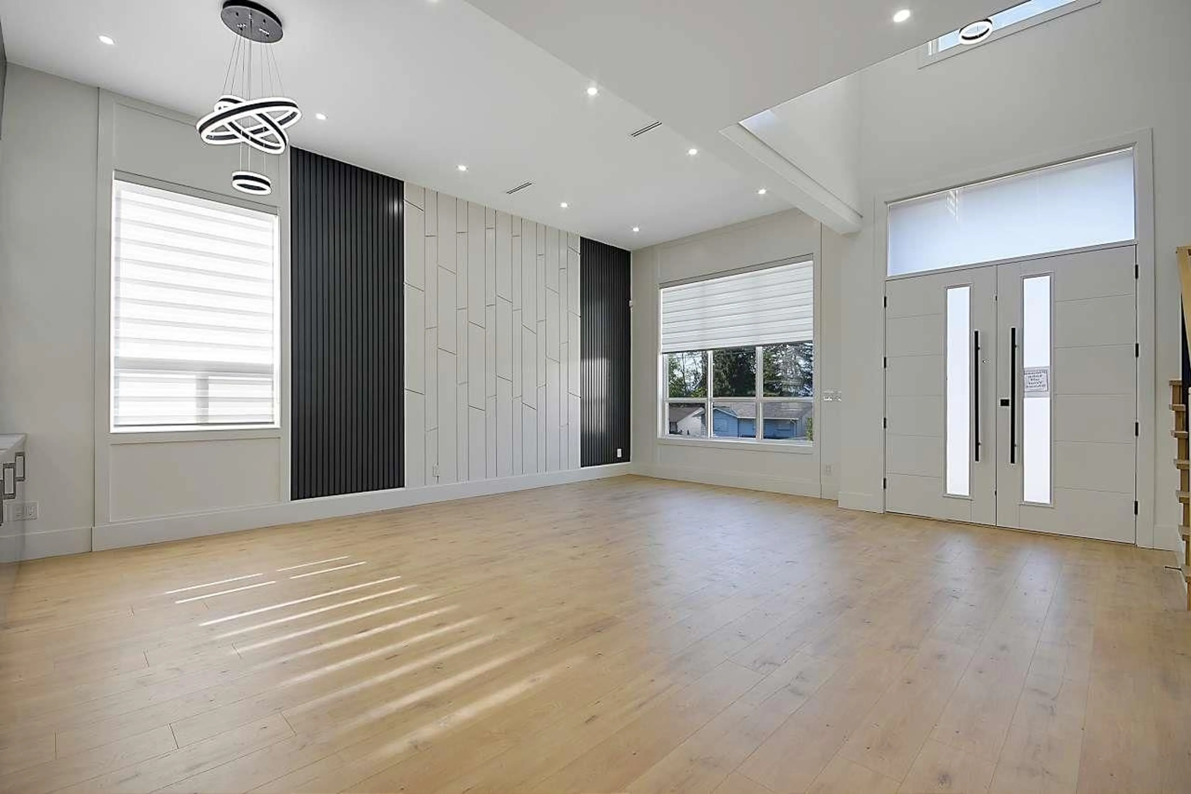 Indoor foyer for 14096 113A, Surrey British Columbia V3V1W7