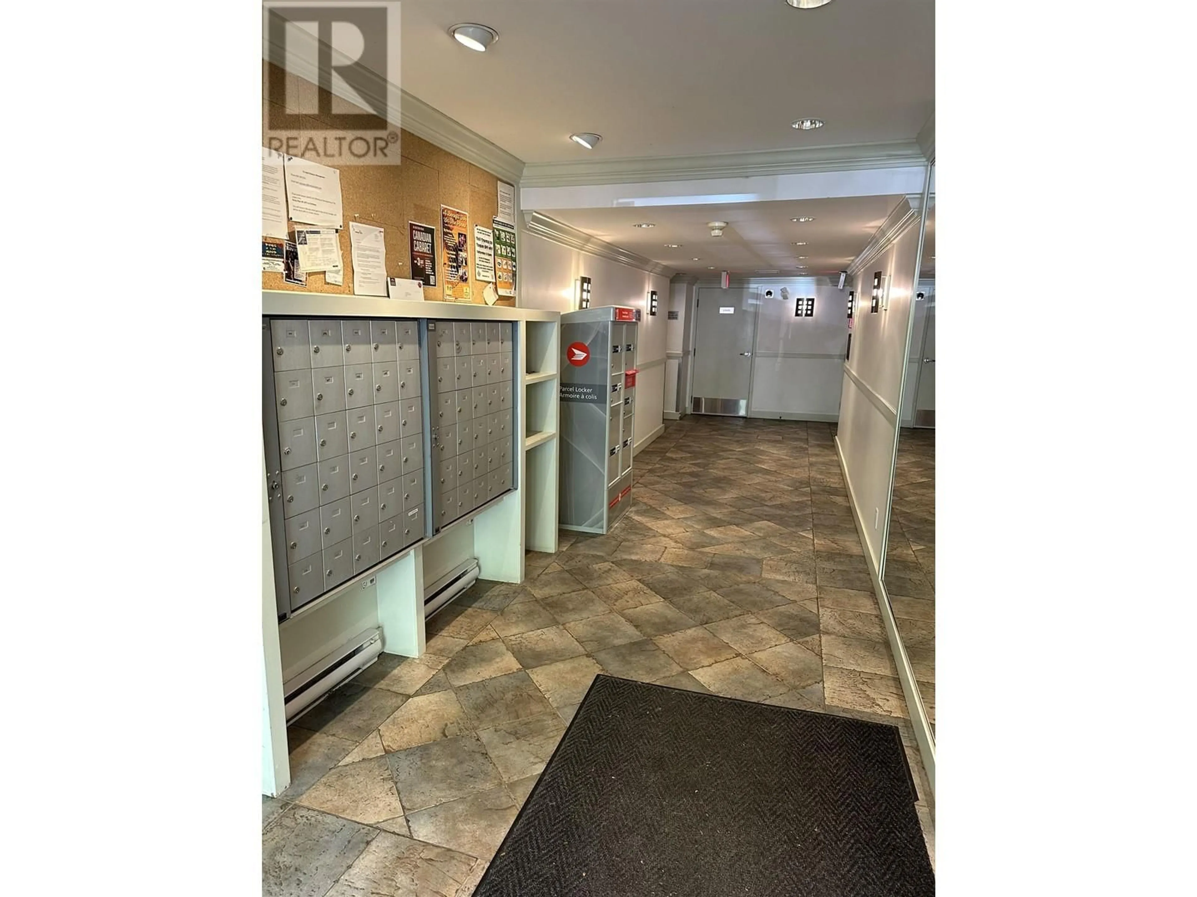 Indoor foyer for 309 - 1422 3RD AVENUE, Vancouver British Columbia V5N5R5