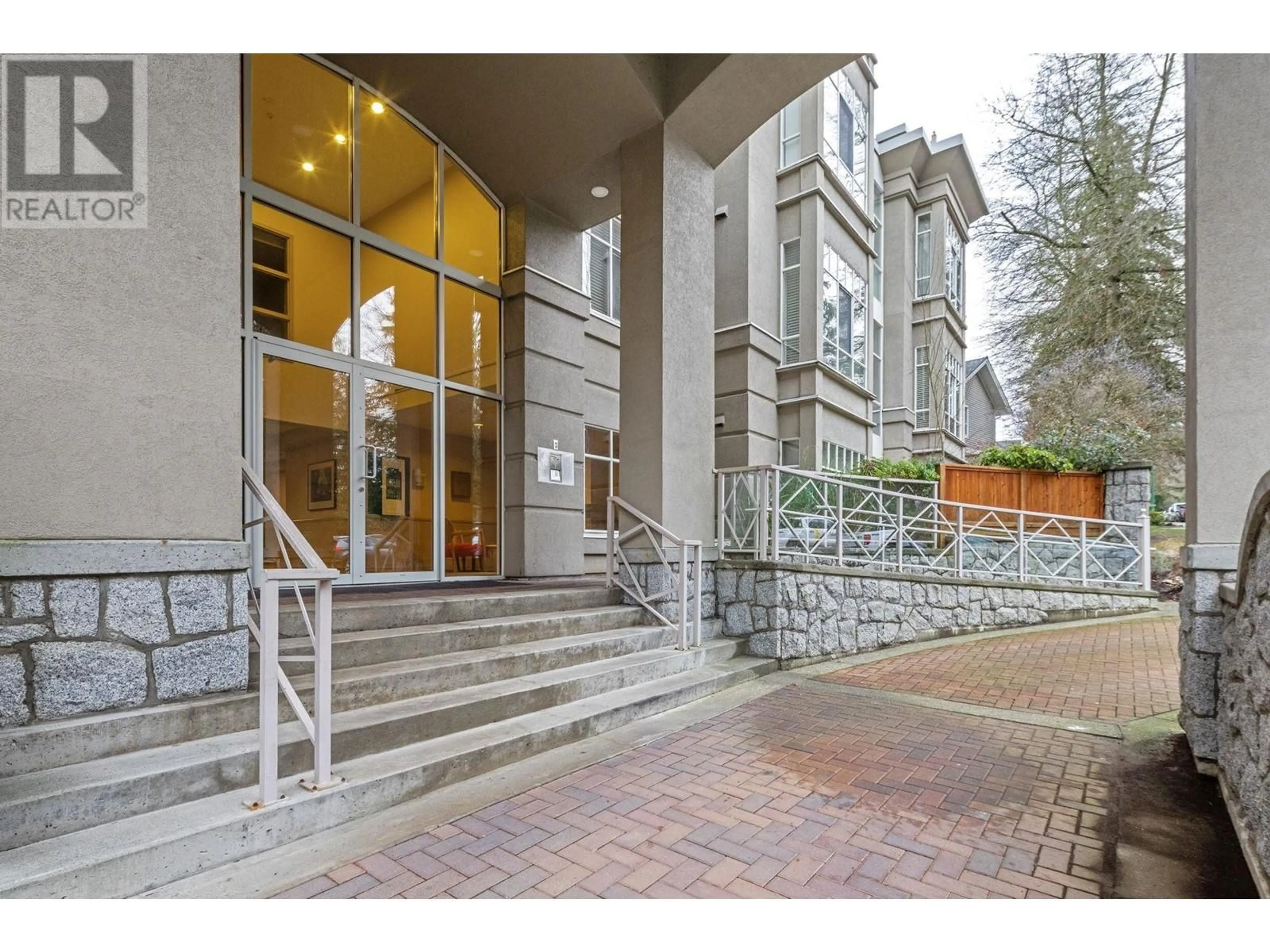 Indoor foyer for 201 - 630 ROCHE POINT DRIVE, North Vancouver British Columbia V7H3A1