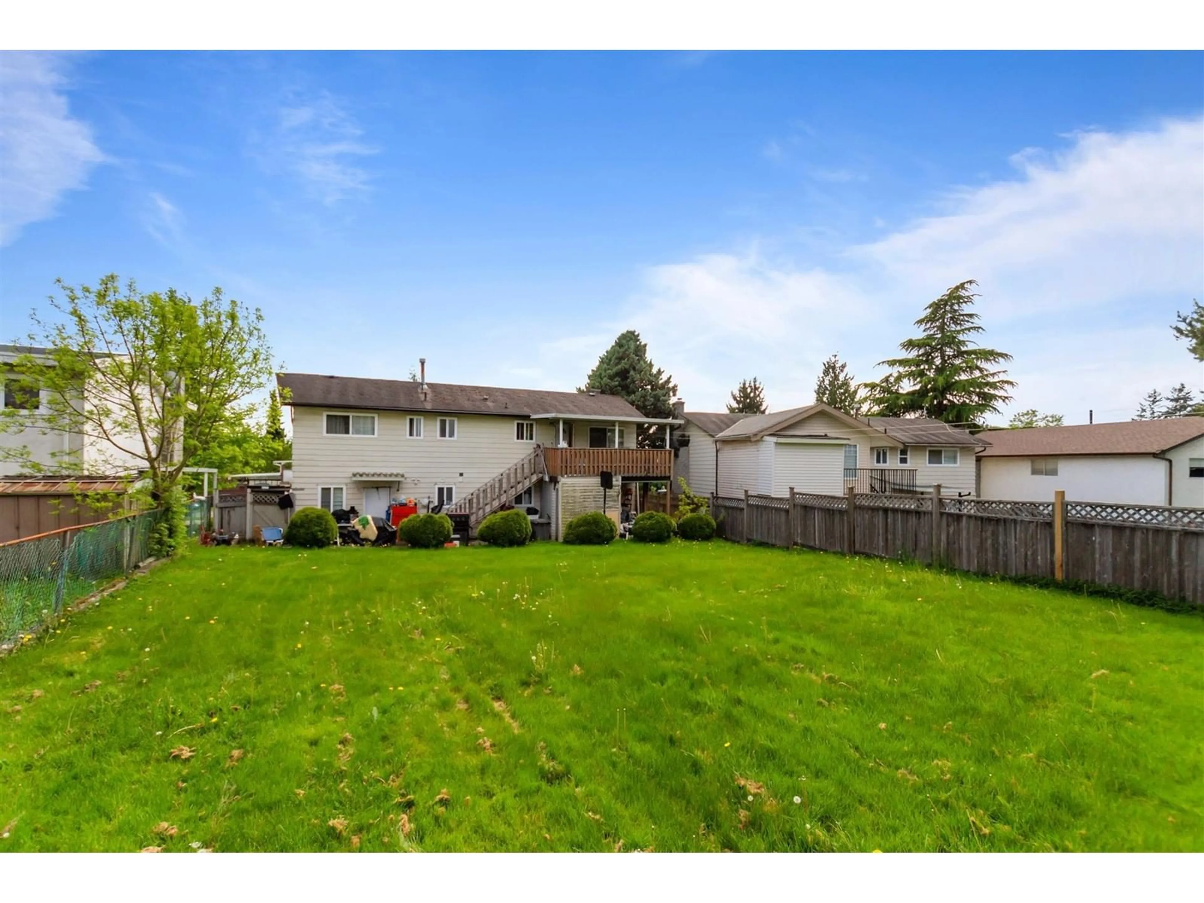 A pic from outside/outdoor area/front of a property/back of a property/a pic from drone, street for 13813 89TH, Surrey British Columbia V3V6K7