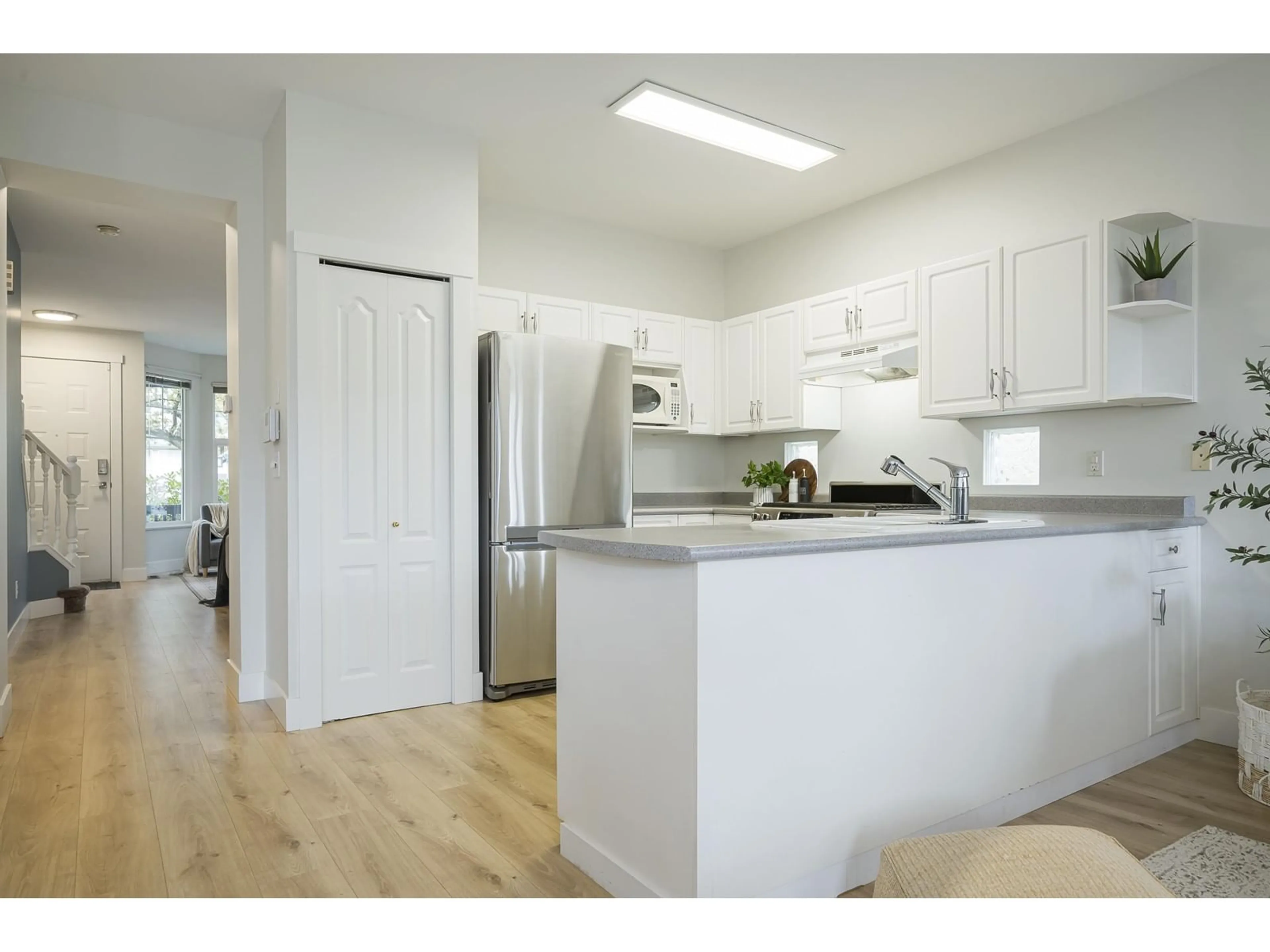 Standard kitchen, wood/laminate floor for 8676 207, Langley British Columbia V1M3X4