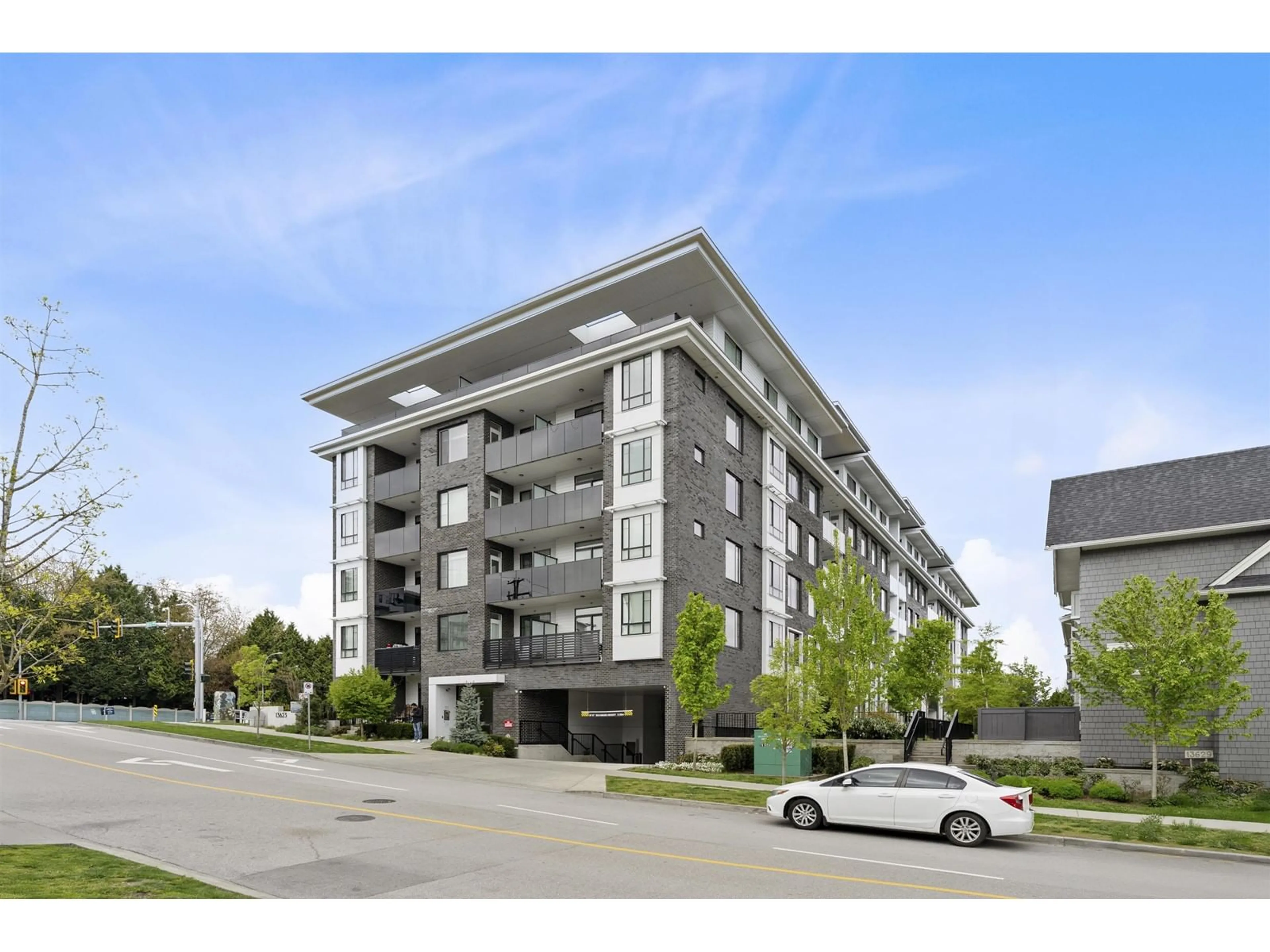Unknown for 402 - 13623 81A, Surrey British Columbia V3W3N7