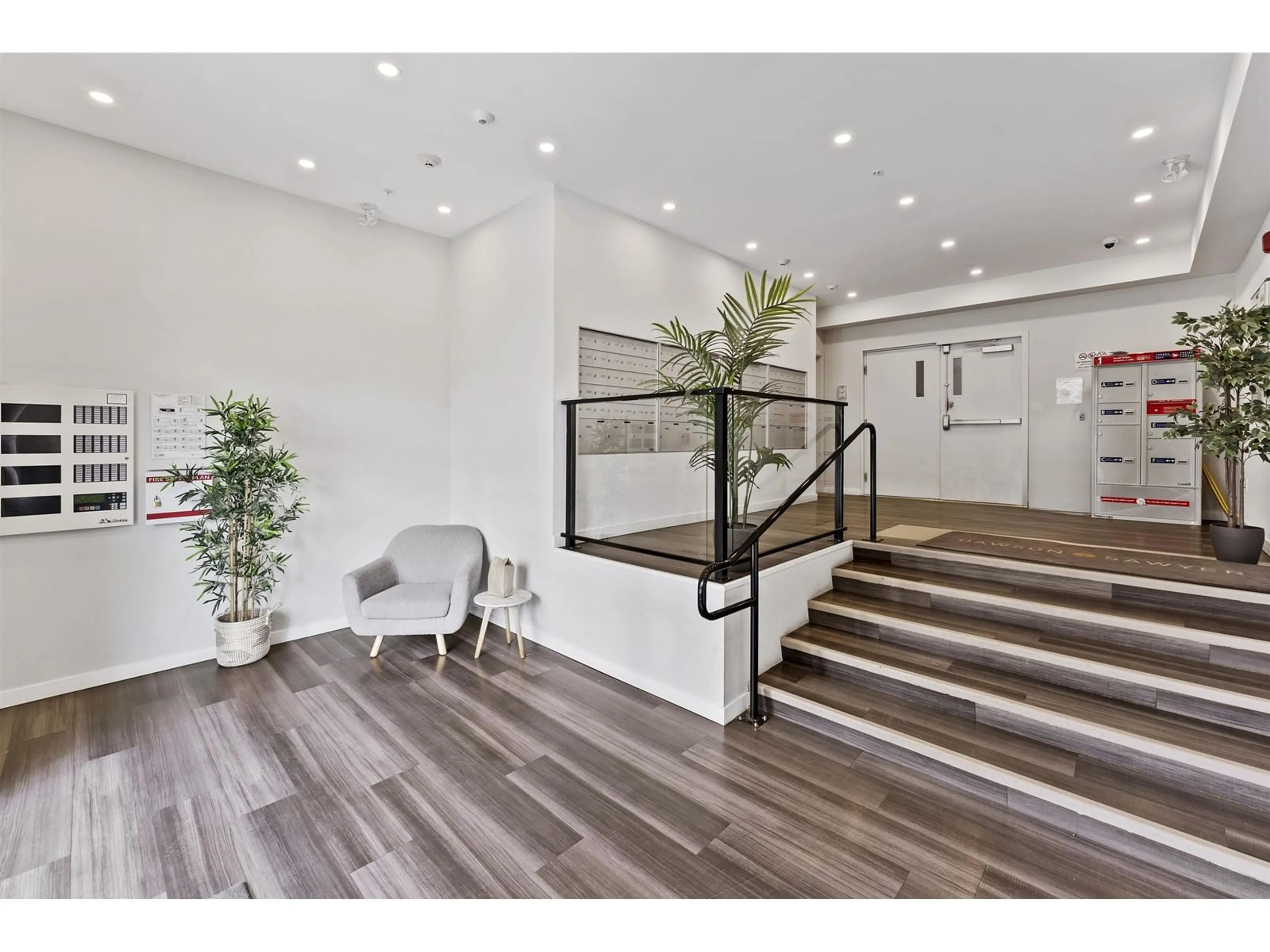 Indoor foyer for 402 - 13623 81A, Surrey British Columbia V3W3N7