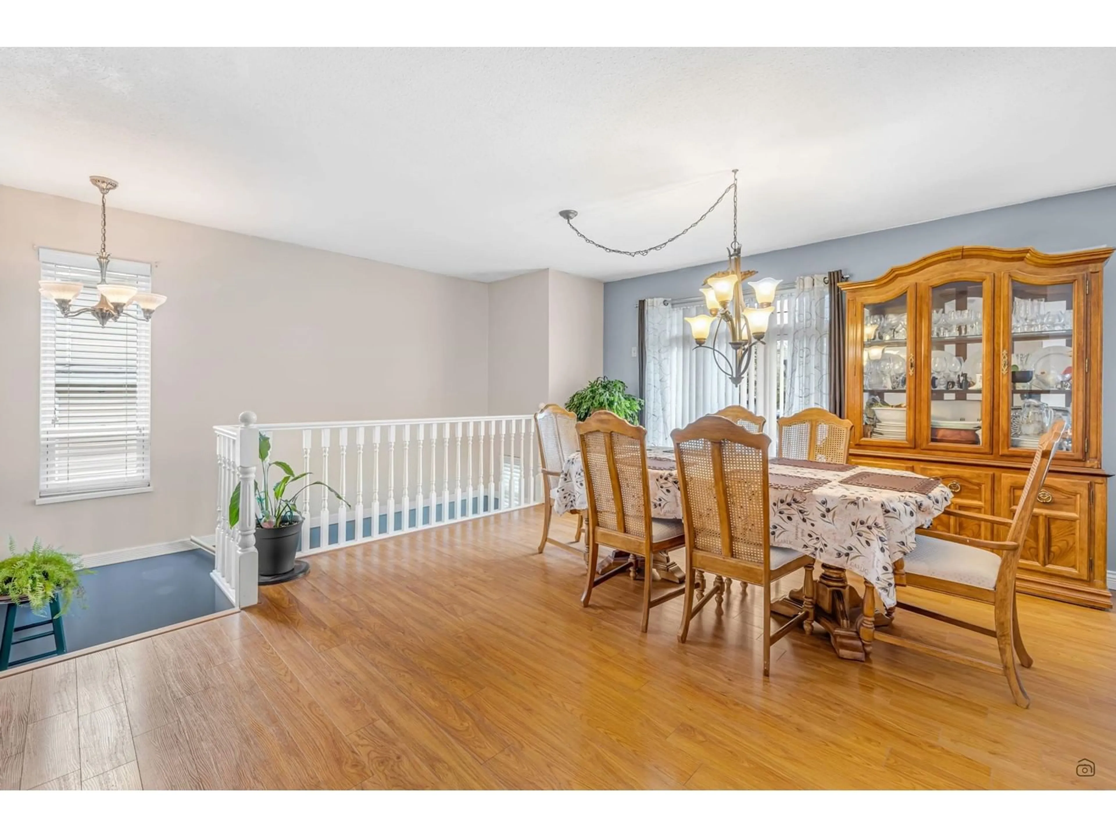 Dining room, wood/laminate floor for 12841 69, Surrey British Columbia V3W6W3