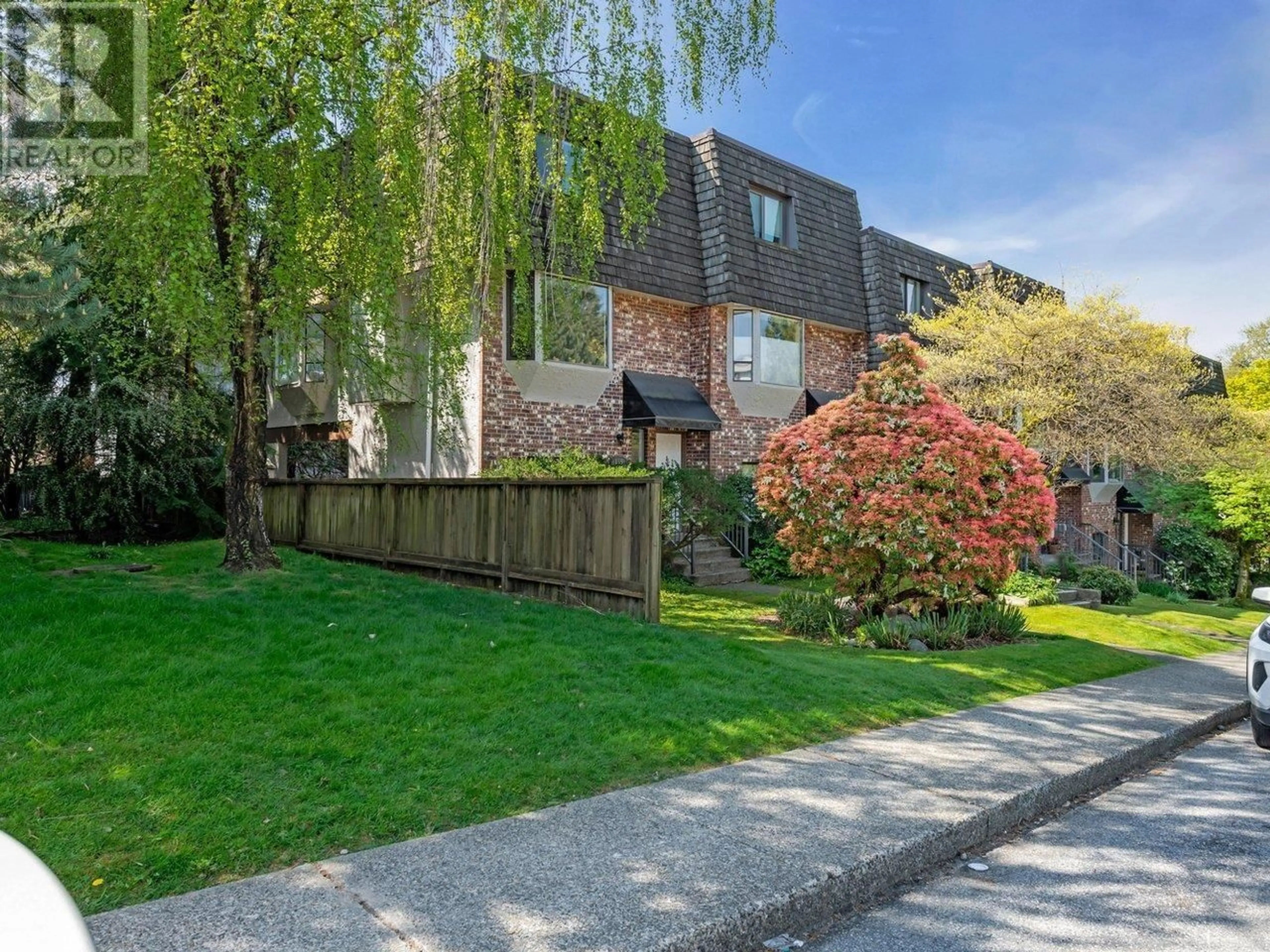 A pic from outside/outdoor area/front of a property/back of a property/a pic from drone, street for 155 20TH STREET, North Vancouver British Columbia V7M1Y2